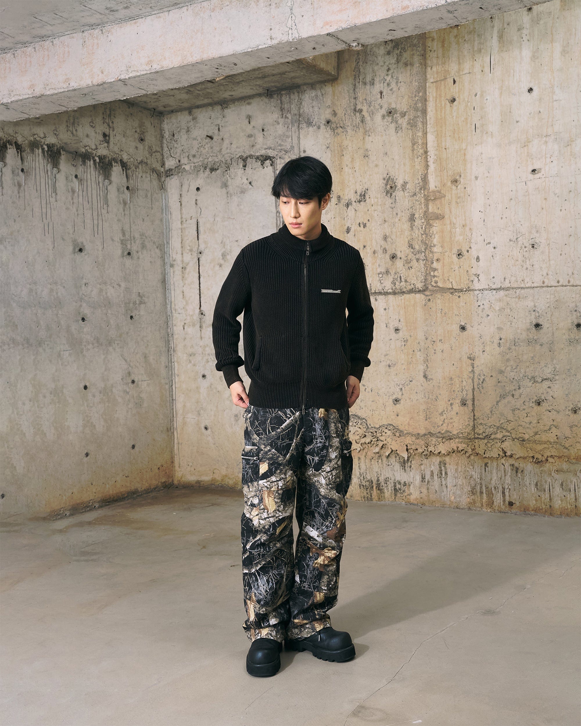 ENSHADOWER Black Camo Multi-pocket Down Pants