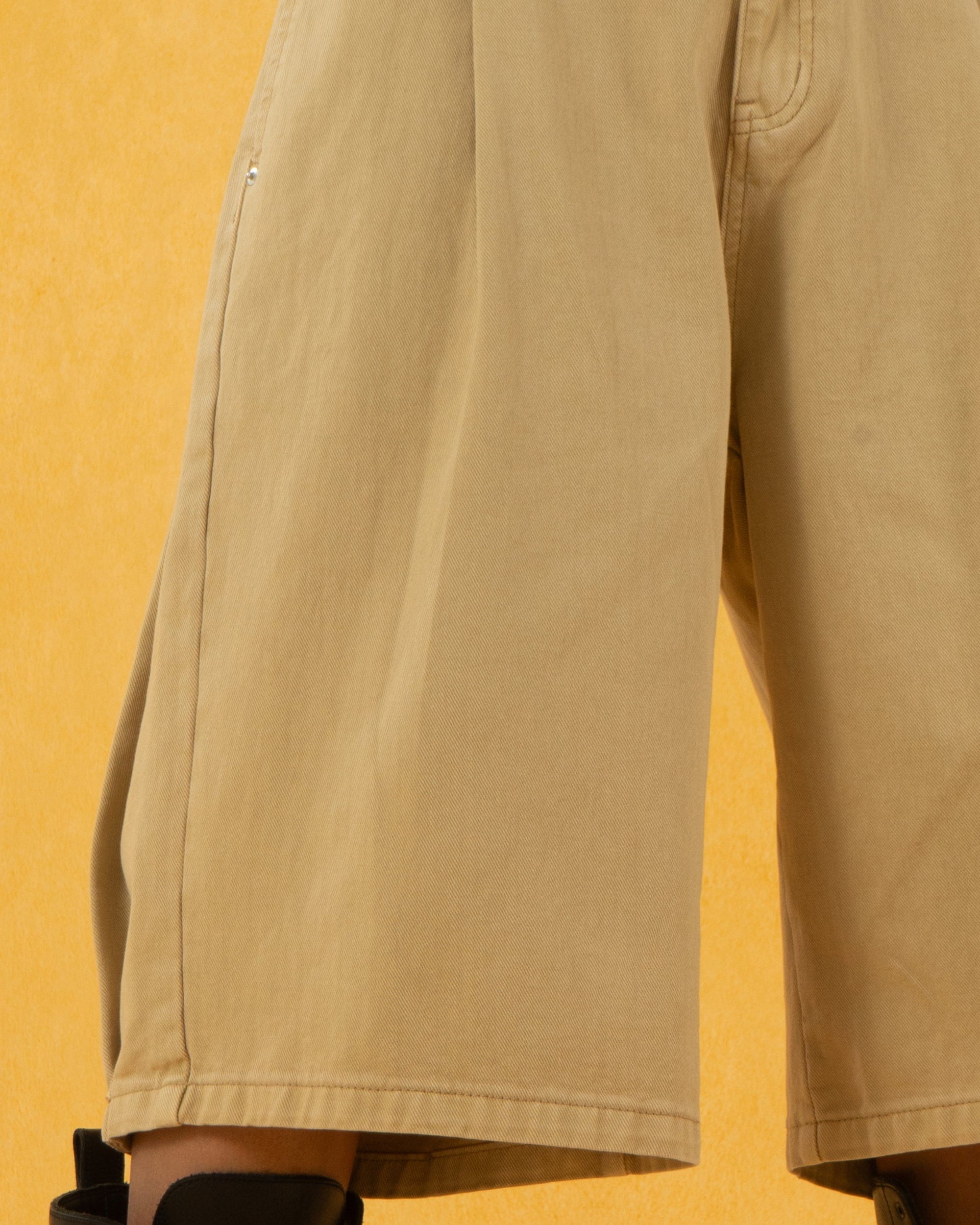 CLP Classic Rivet Pleated Oversized Shorts