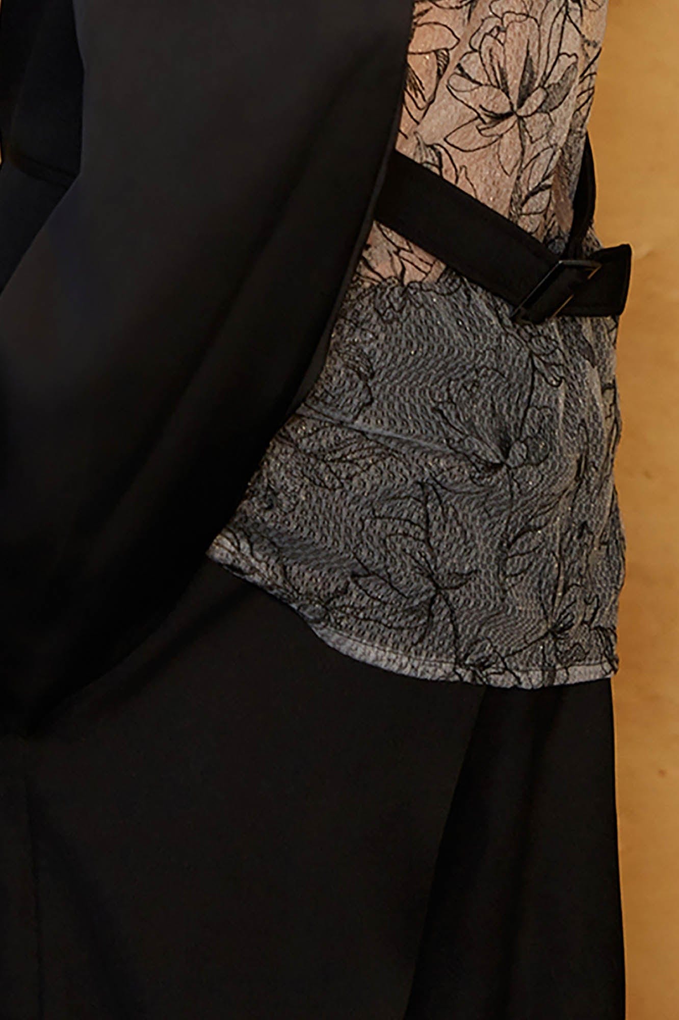 JIECHI Sheer Lace Panel Backless V-Neck Blazer