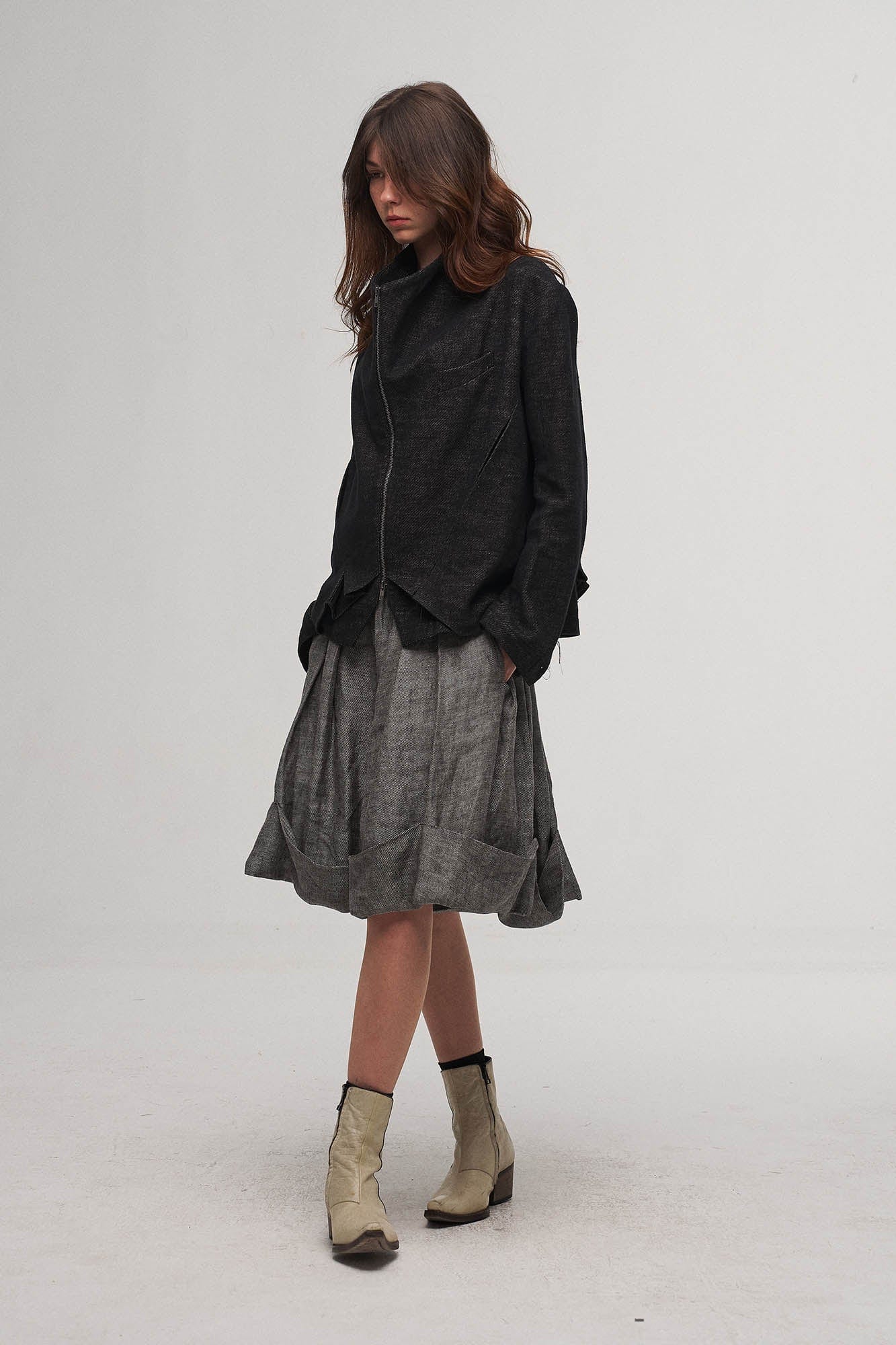 ILNya Nieternite Nifutur Crinkled Fold-Hem Pleated Linen Shorts