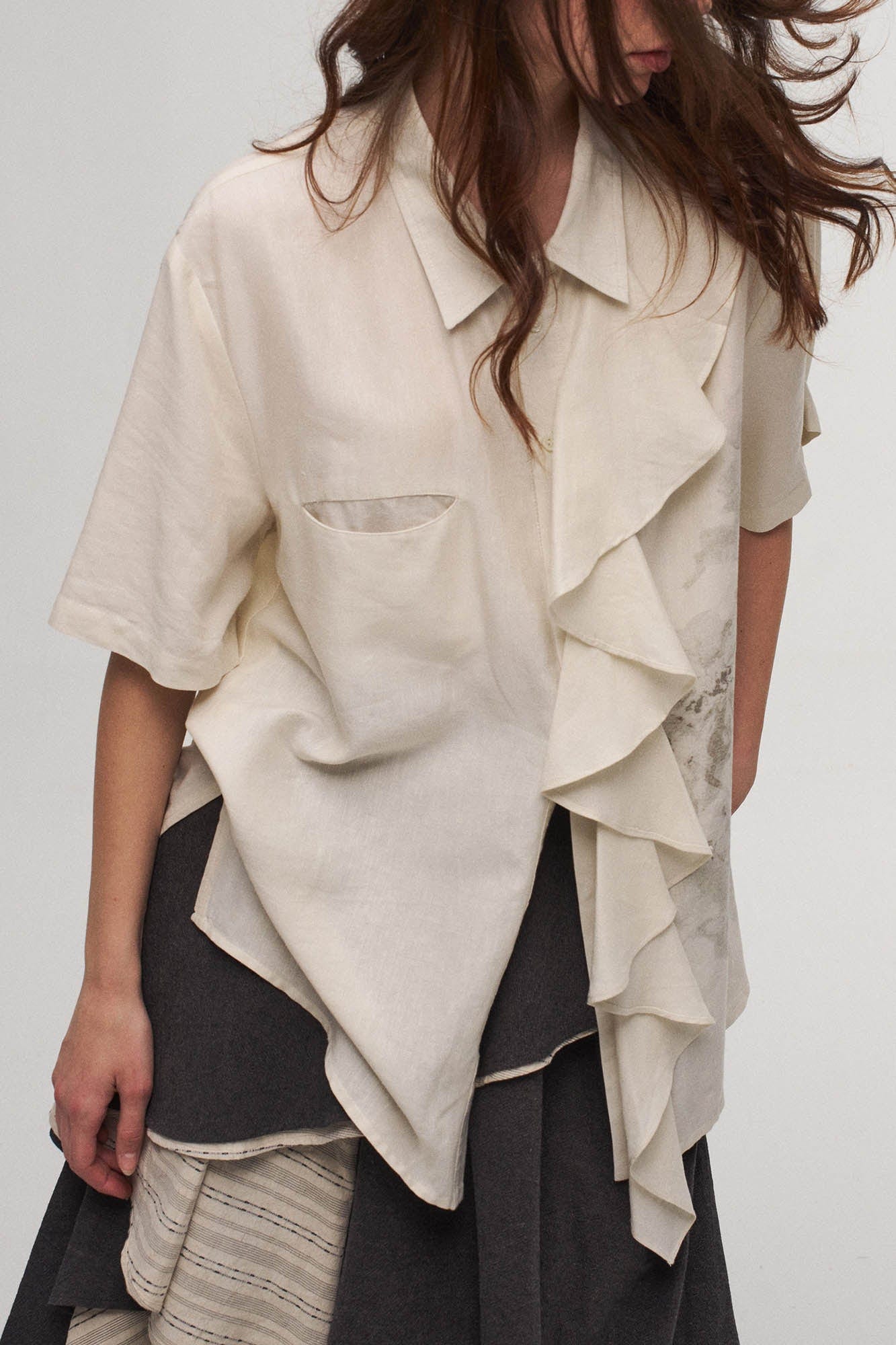 ILNya Nieternite Nifutur Asymmetrical Ruffle Iris Half Shirt