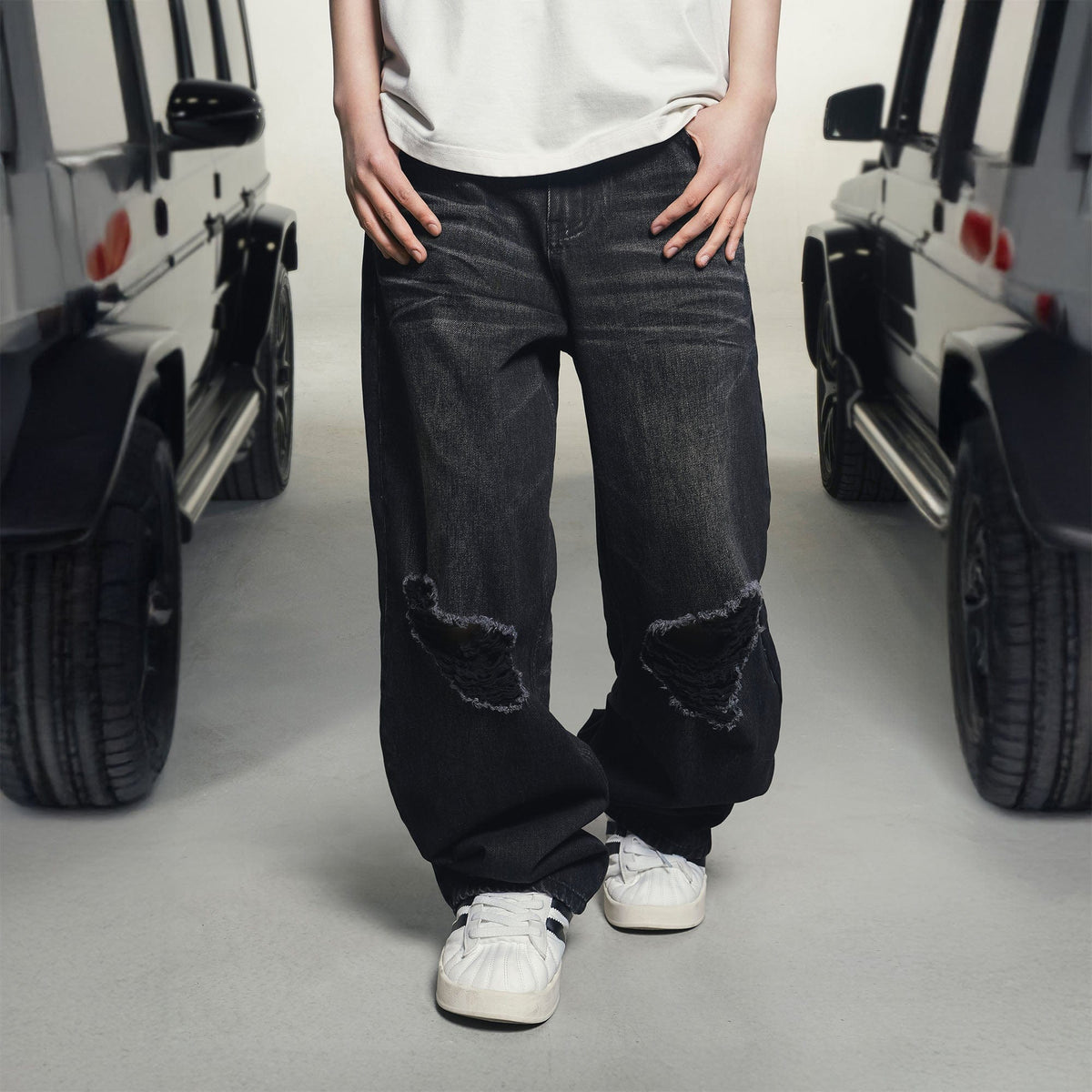 MAKEMORE Retro Washed Ripped Straight-Leg Jeans
