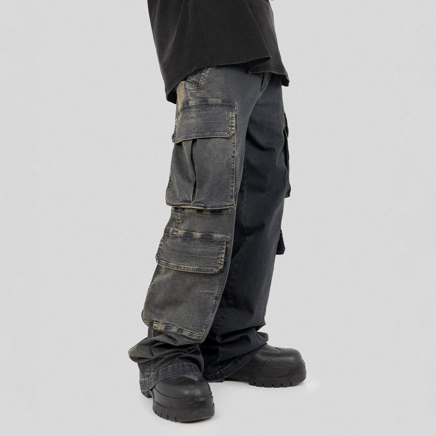 UNDERWATER Multi Pockets Gradient Jeans