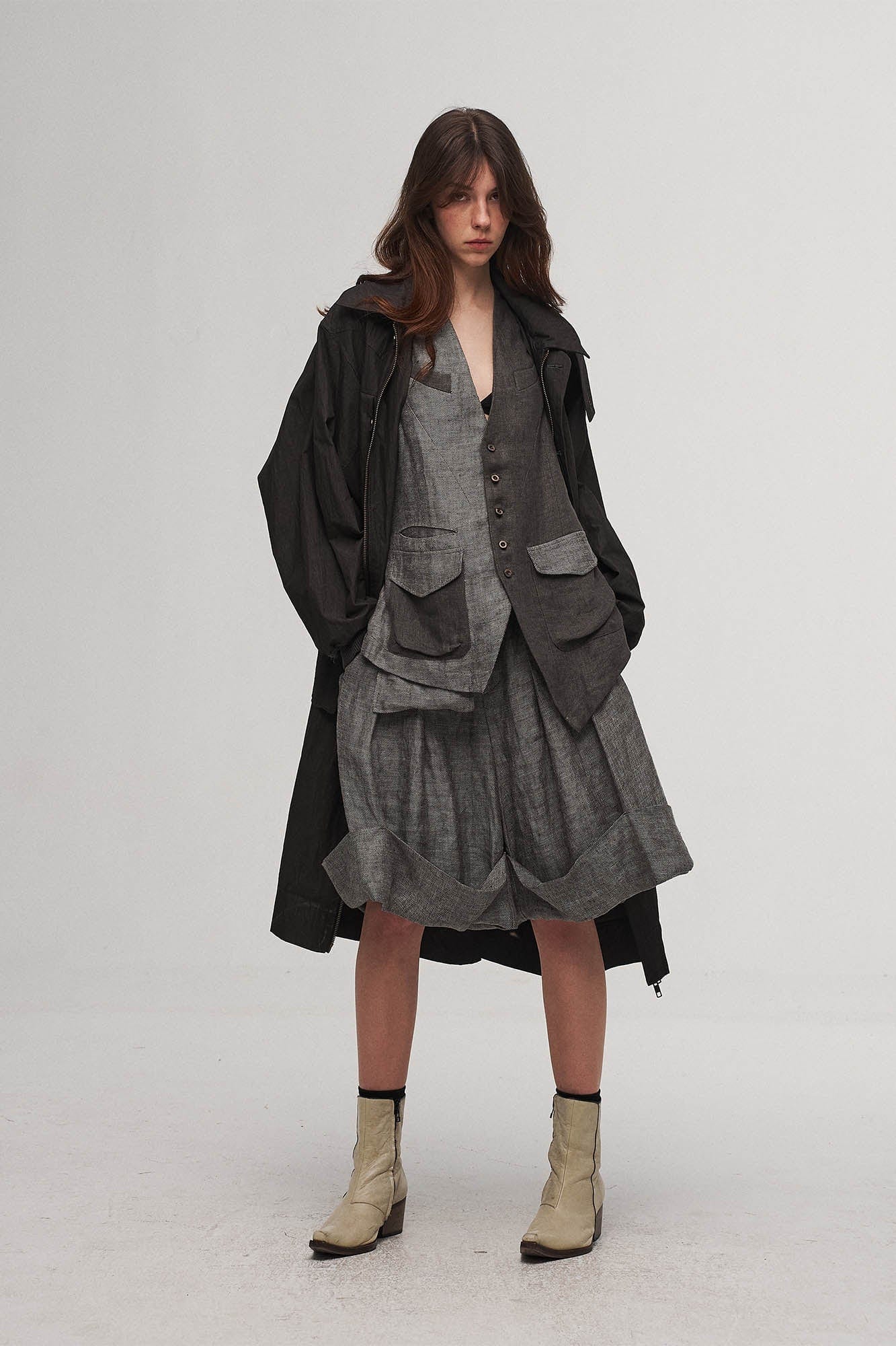 ILNya Nieternite Nifutur Asymmetrical Panelled Contrast Back-Tie Vest Gray