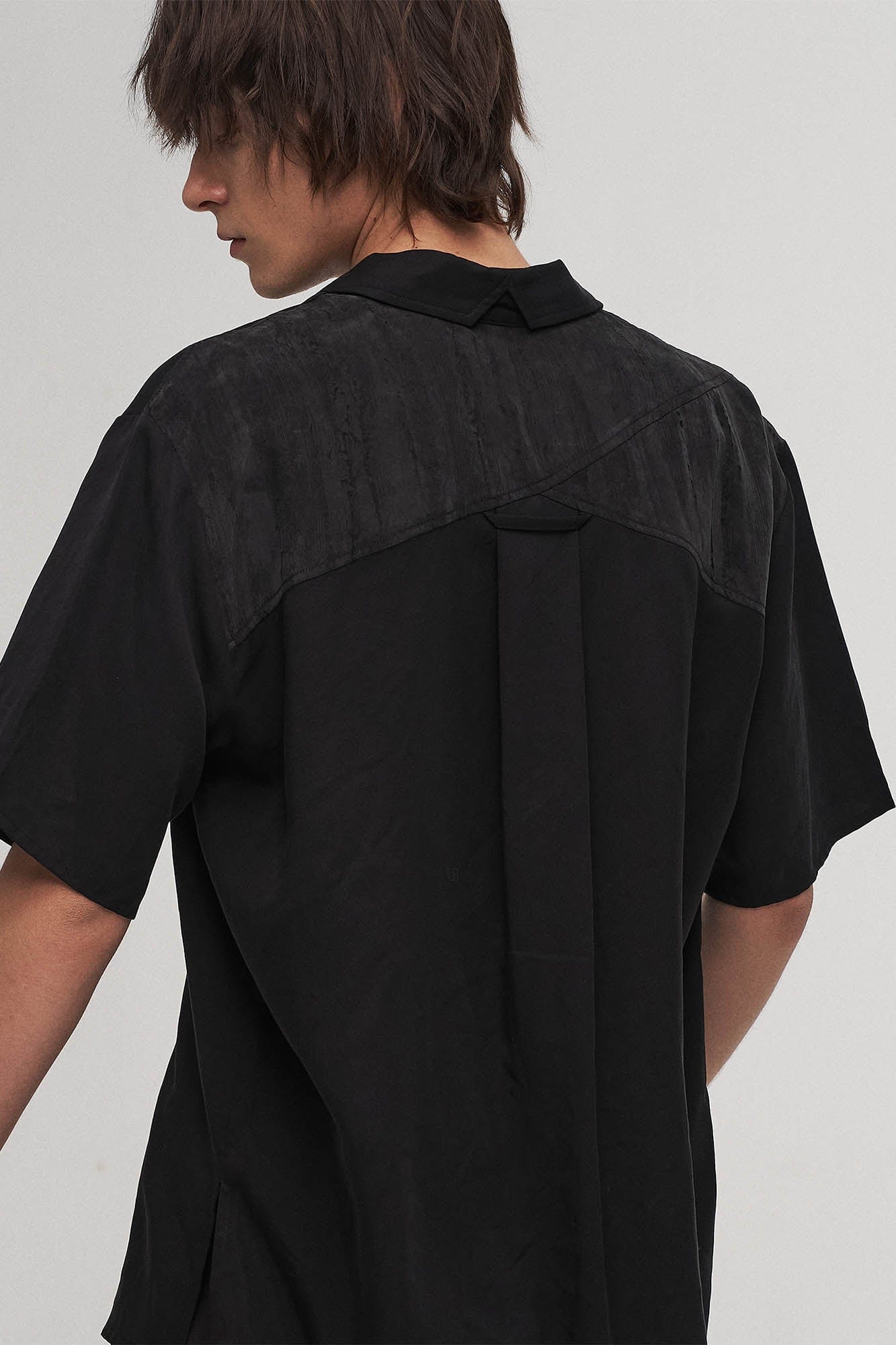 ILNya Nieternite Nifutur Dark Angel Paneled Half Shirt