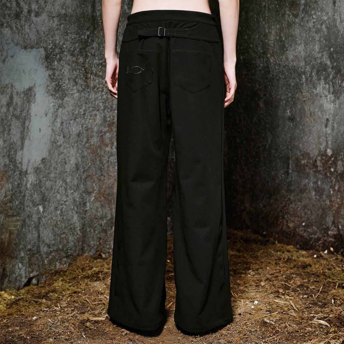ILNya Nieternite Nifutur Back Tab Embroidered Flared Trousers
