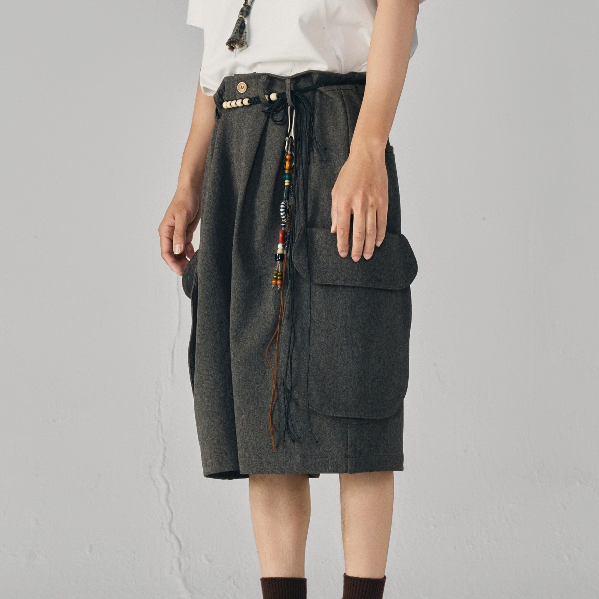 GONGHE REPUB Retro Pleated Multi-Pocket Shorts