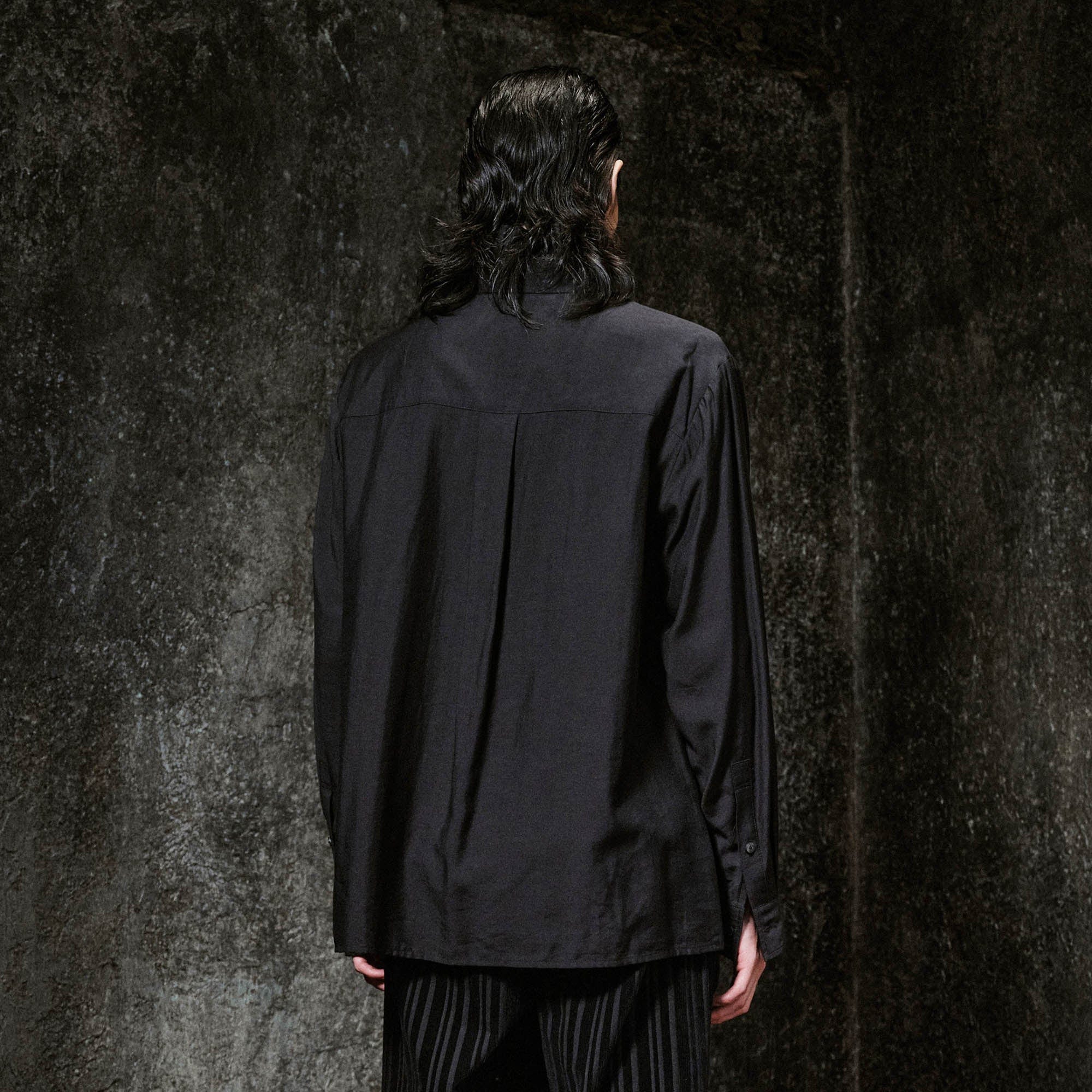 ILNya Nieternite Nifutur Ruffle-Neck Satin Shirt