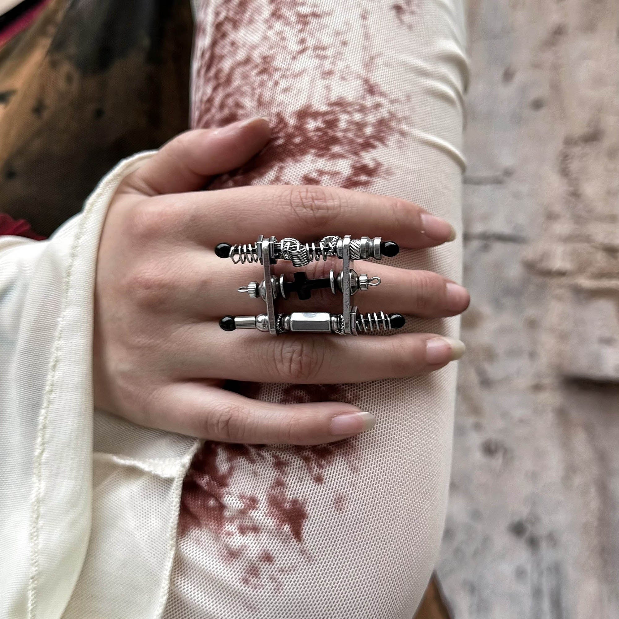 ILLUSORY Neo Era Coil Ring