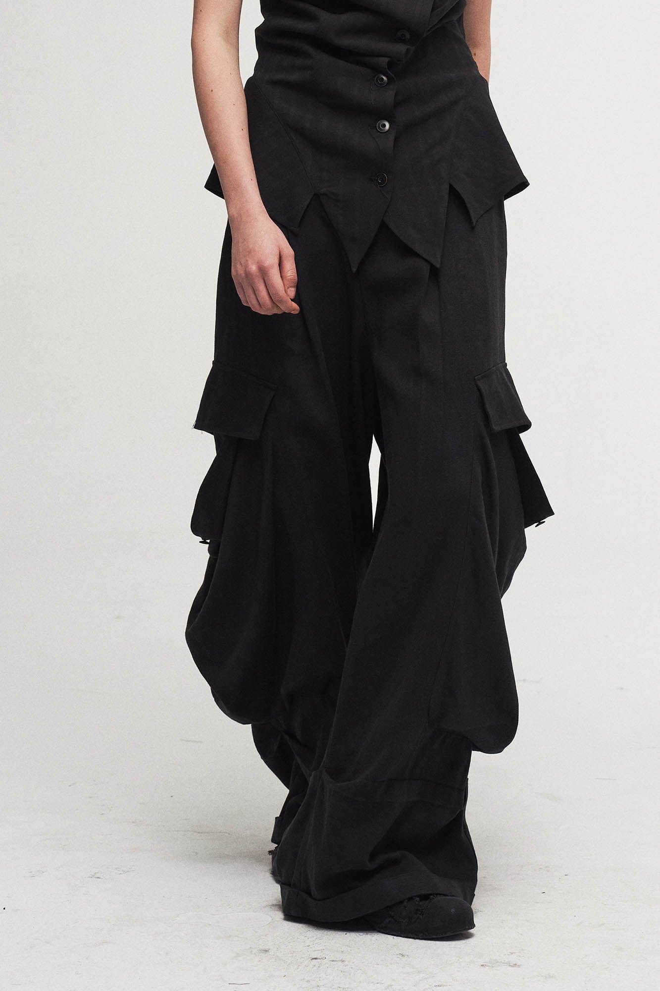 ILNya Nieternite Nifutur Draped Big-Pocket Wide-Leg Cargo Pants