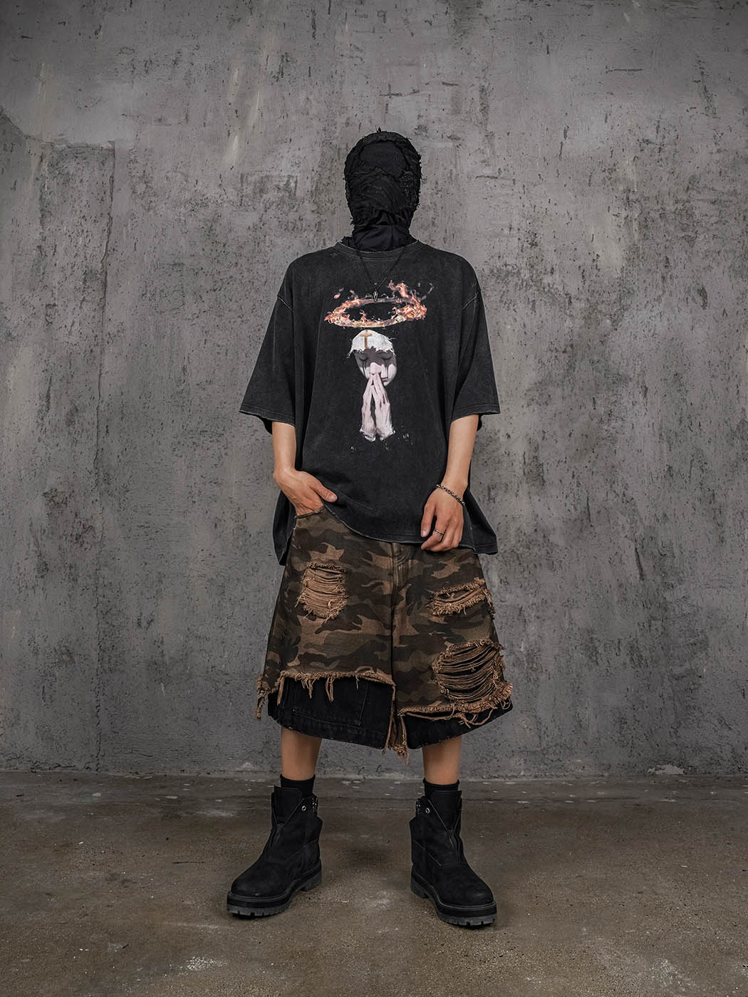 UNDERWATER Double-Layered Ripped Black Shorts Camo