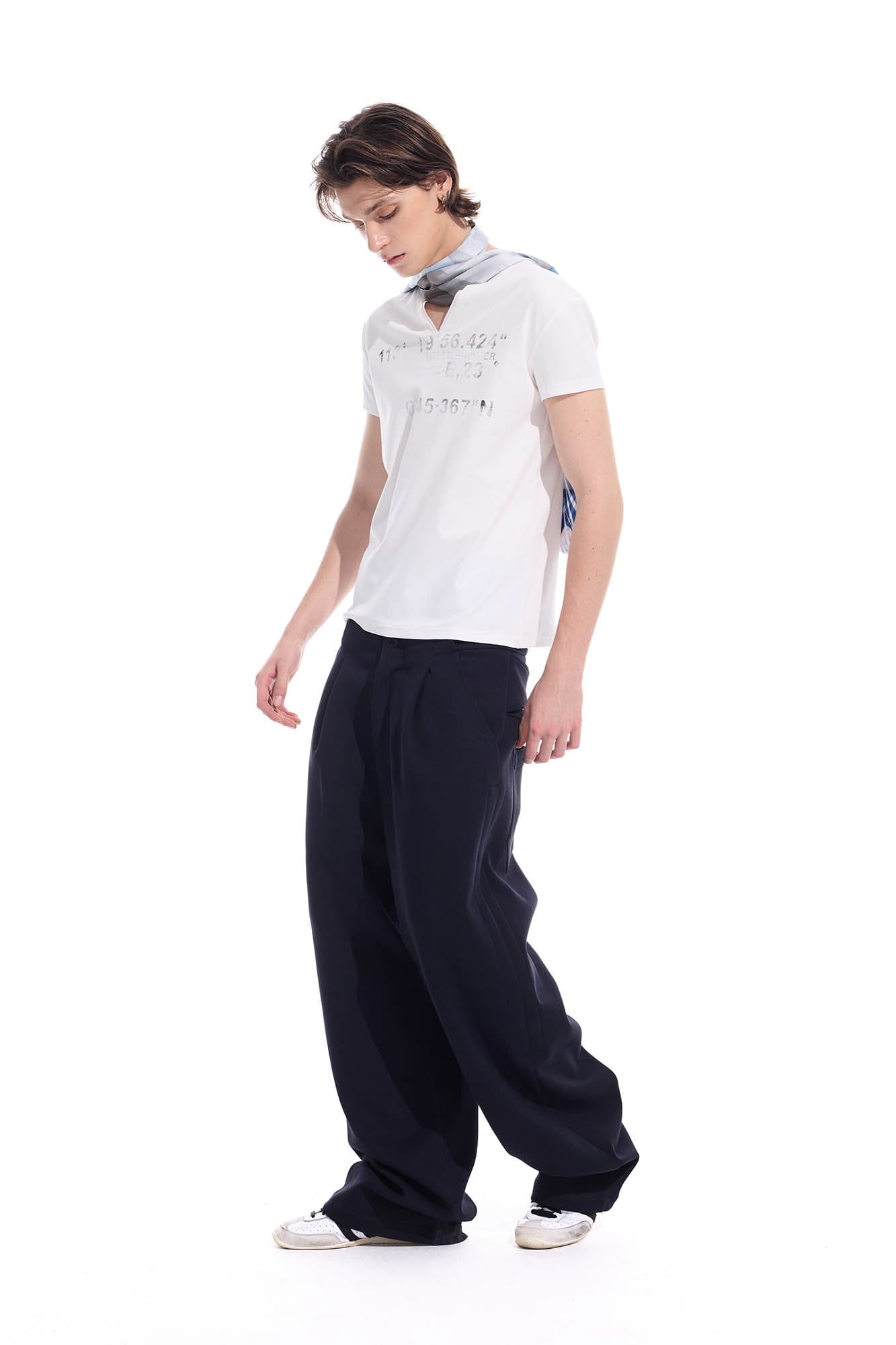 WHISTLEHUNTER Distressed Coordinate V-Neck T-Shirt