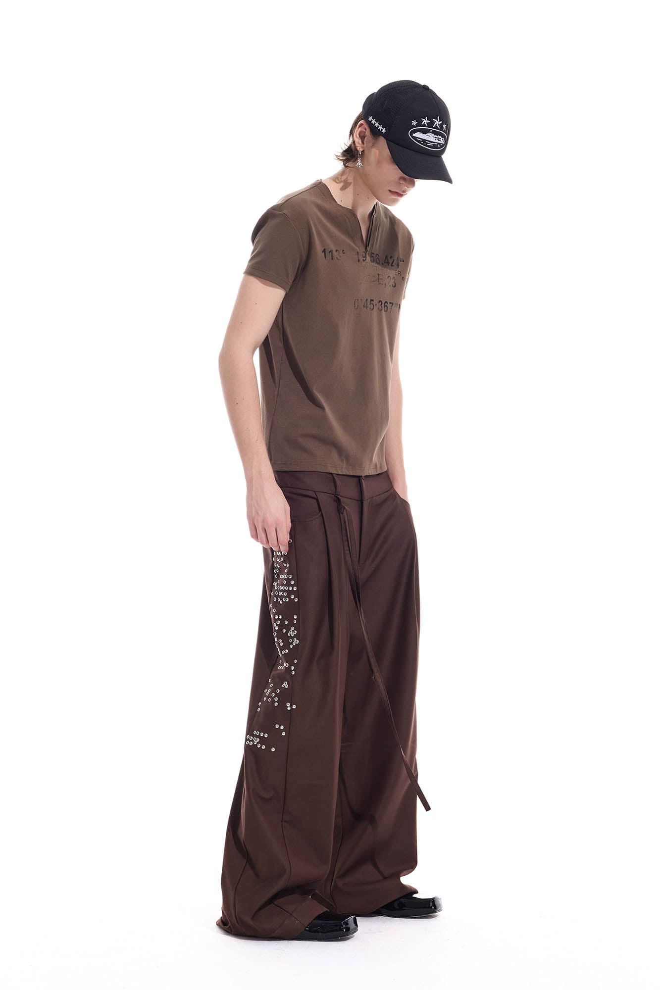 WHISTLEHUNTER Distressed Coordinate V-Neck T-Shirt