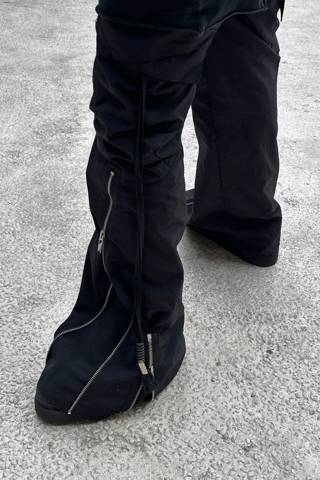 RELABEL Flared Multi-Zip Cargo Pants