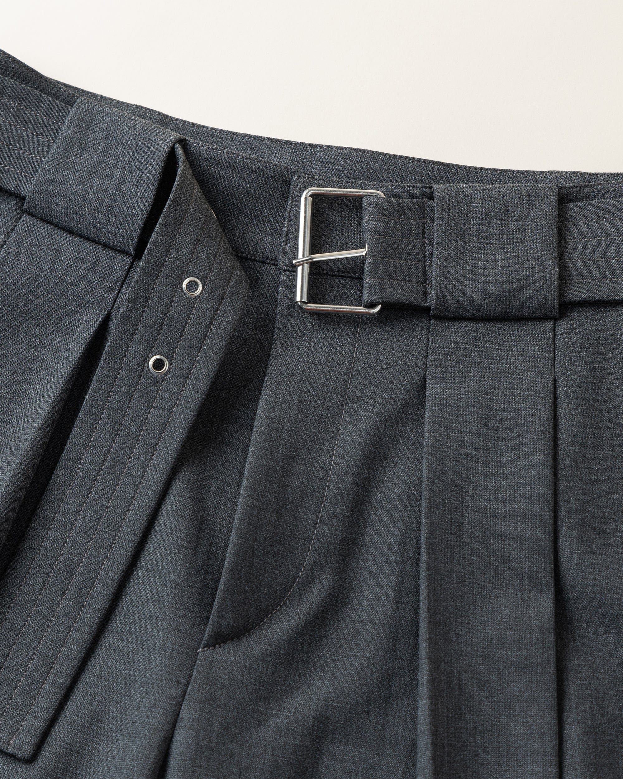 OPICLOTH Classic Pleated Belt Trousers