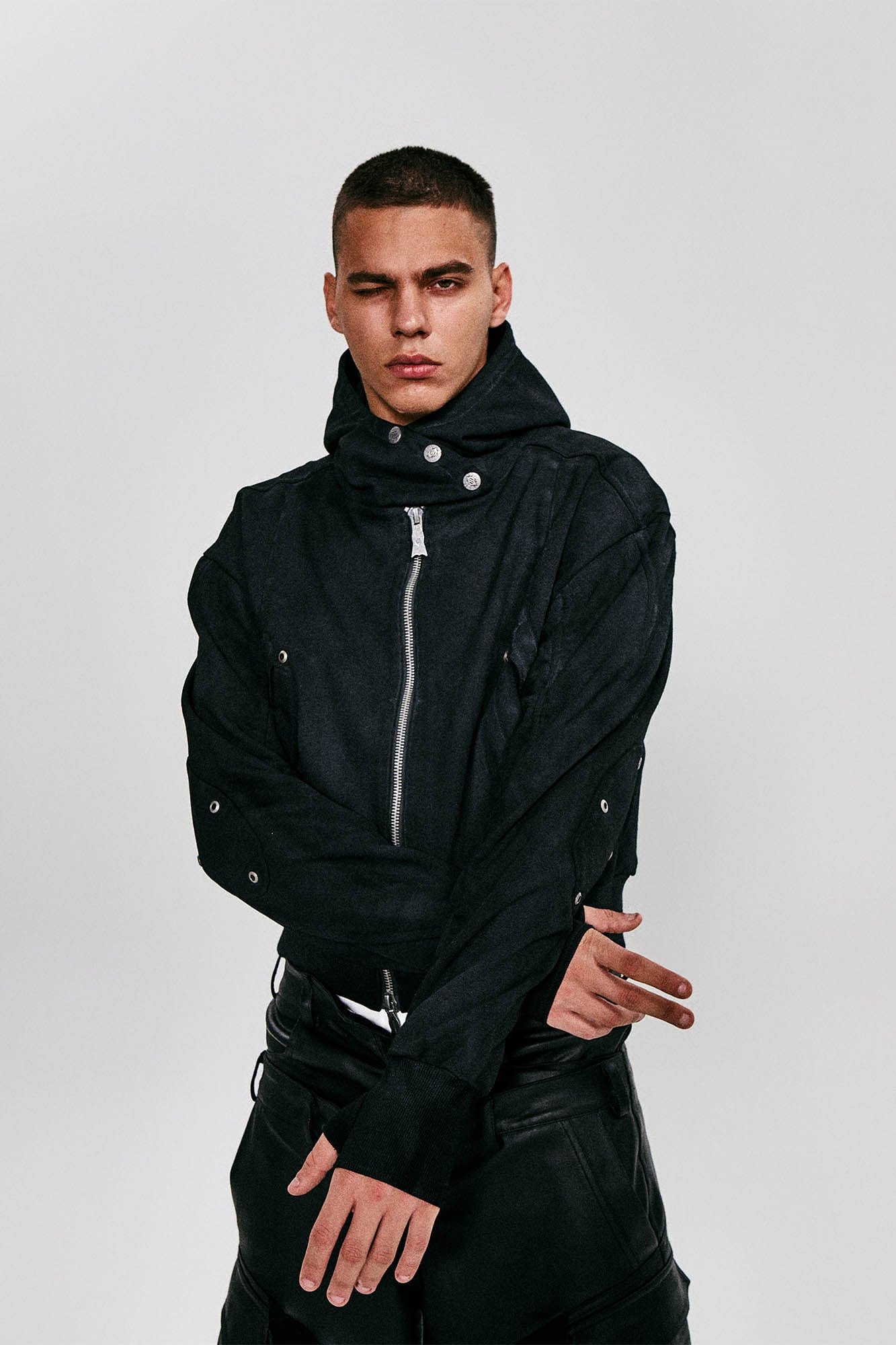 FLYERRER Grommet Spliced Zip-Up Cropped Hoodie