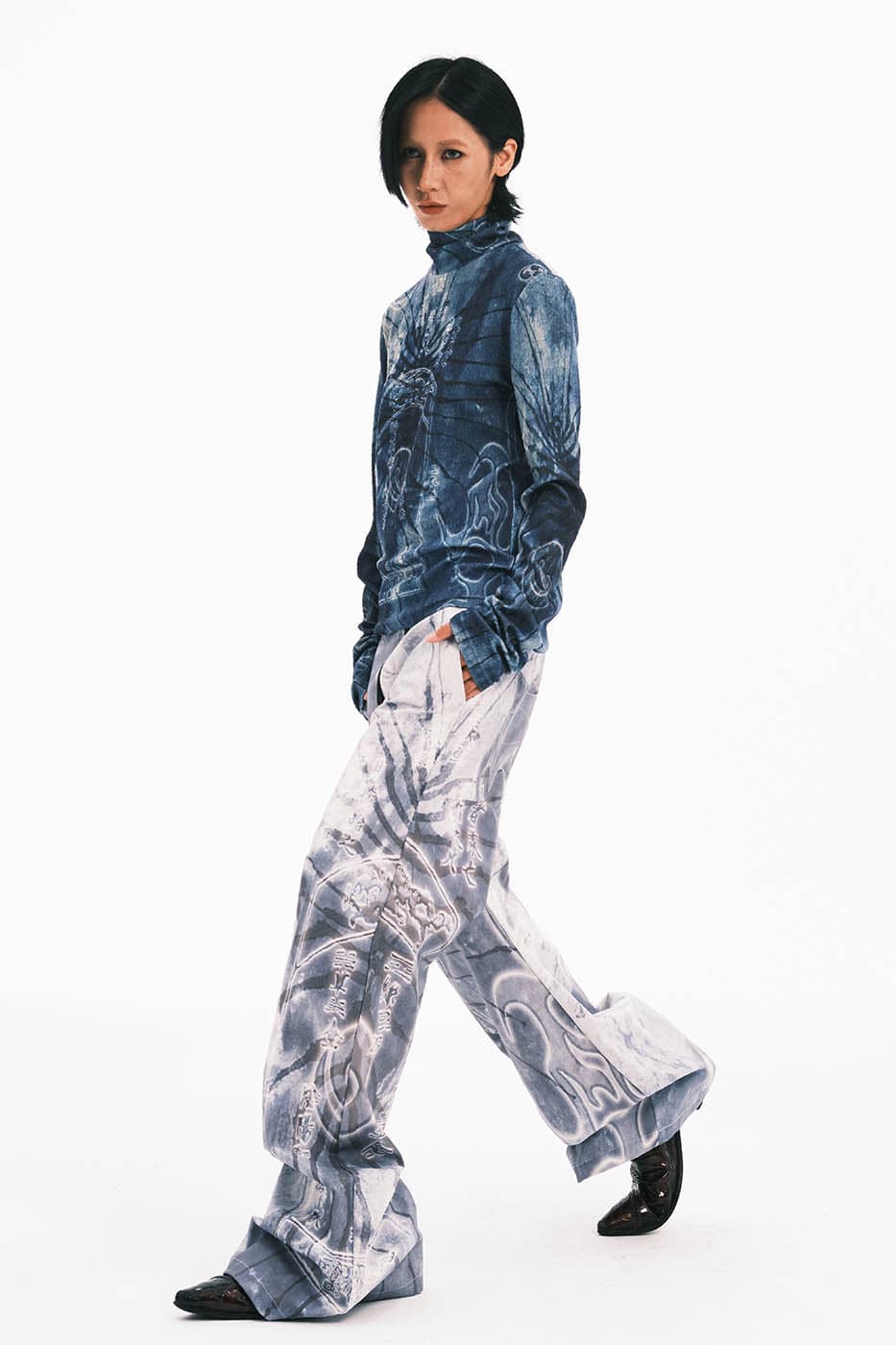 EMBRYO Tie-Dyed Runes Turtleneck L/S Tee