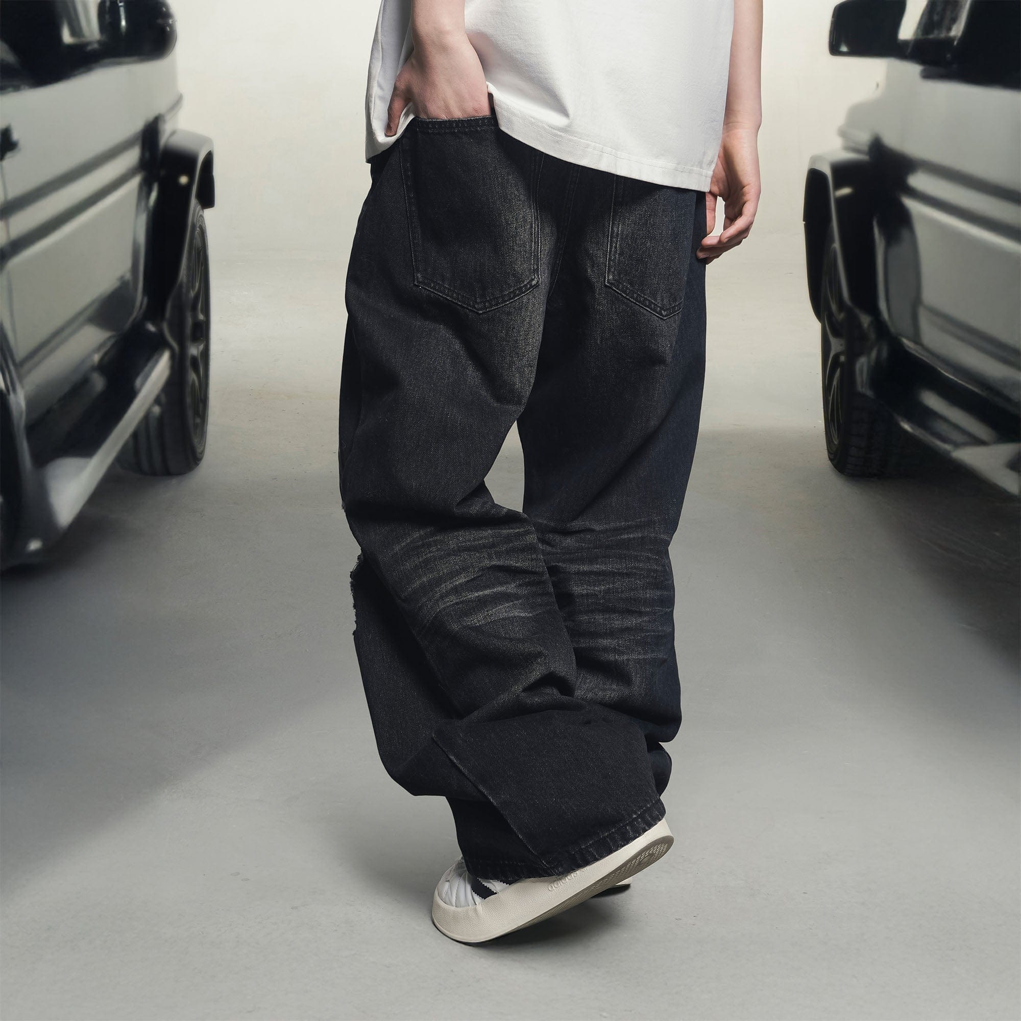 MAKEMORE Retro Washed Ripped Straight-Leg Jeans