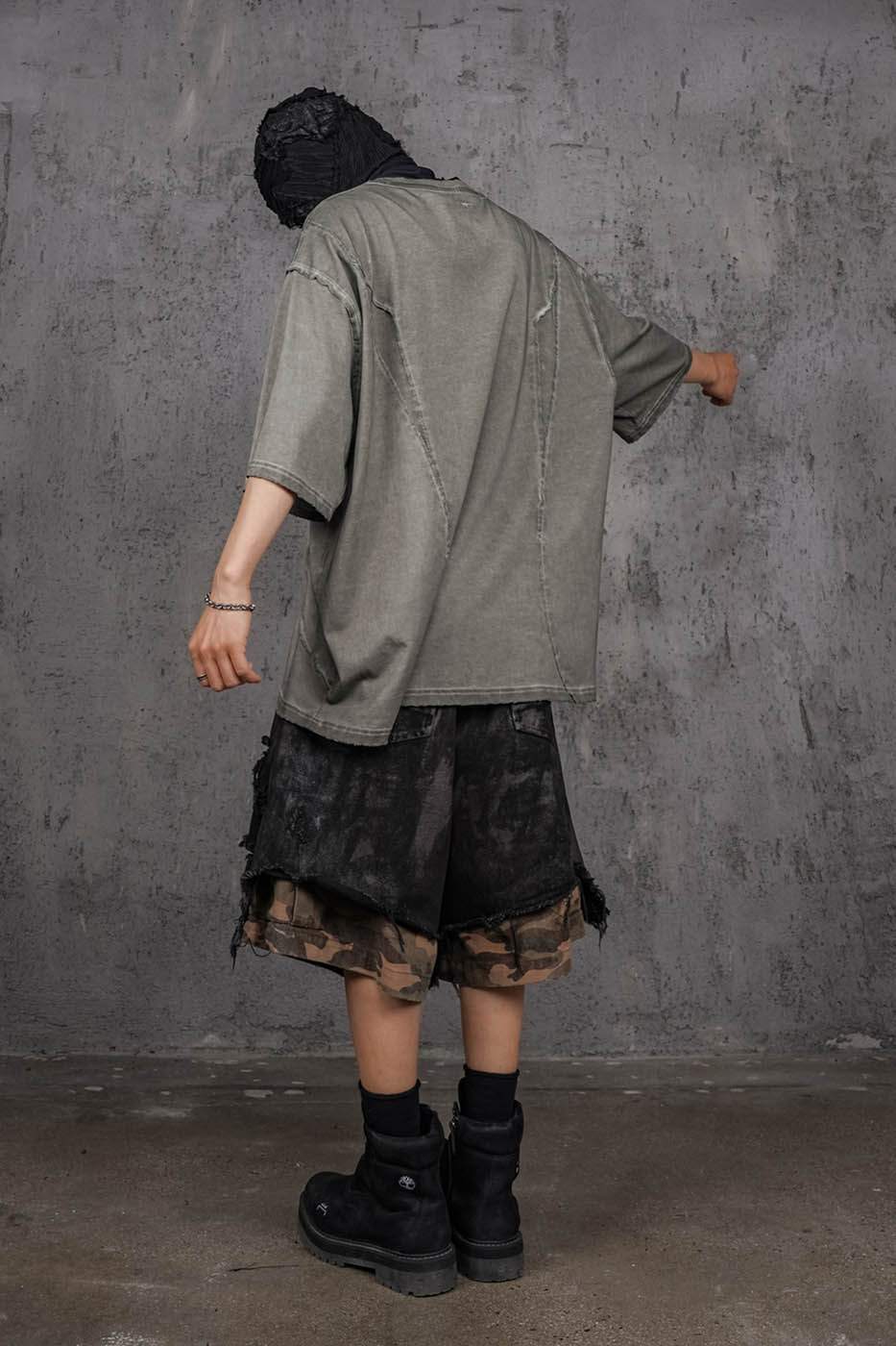 UNDERWATER Double-Layered Ripped Camo Shorts Black