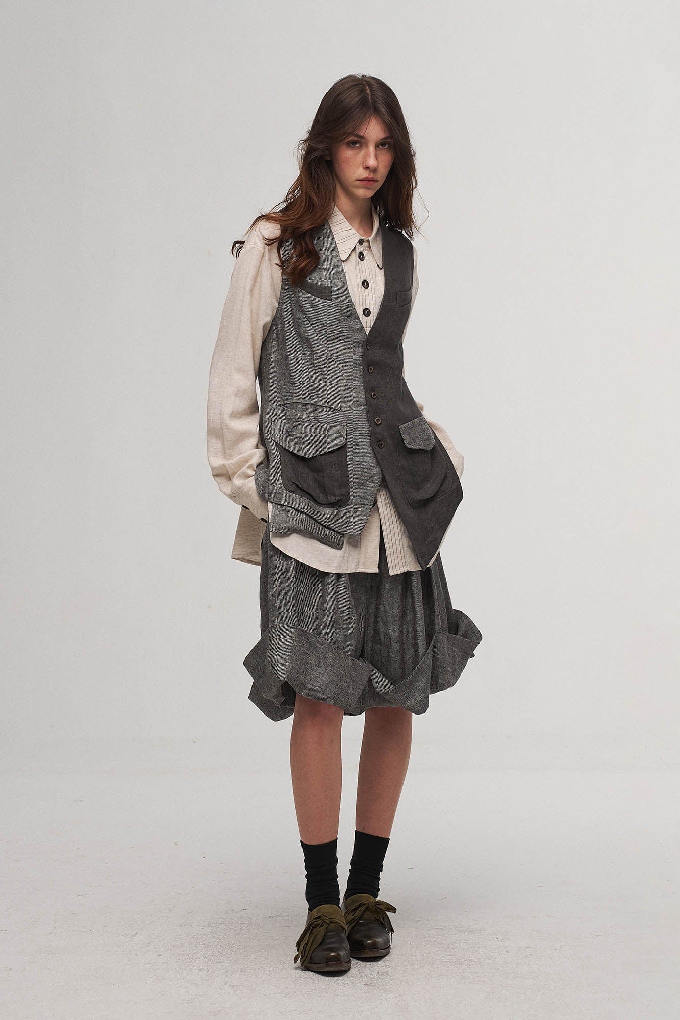 ILNya Nieternite Nifutur Crinkled Fold-Hem Pleated Linen Shorts