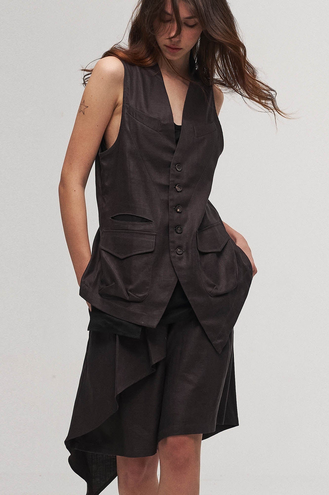 ILNya Nieternite Nifutur Asymmetrical Draped Pleated Shorts
