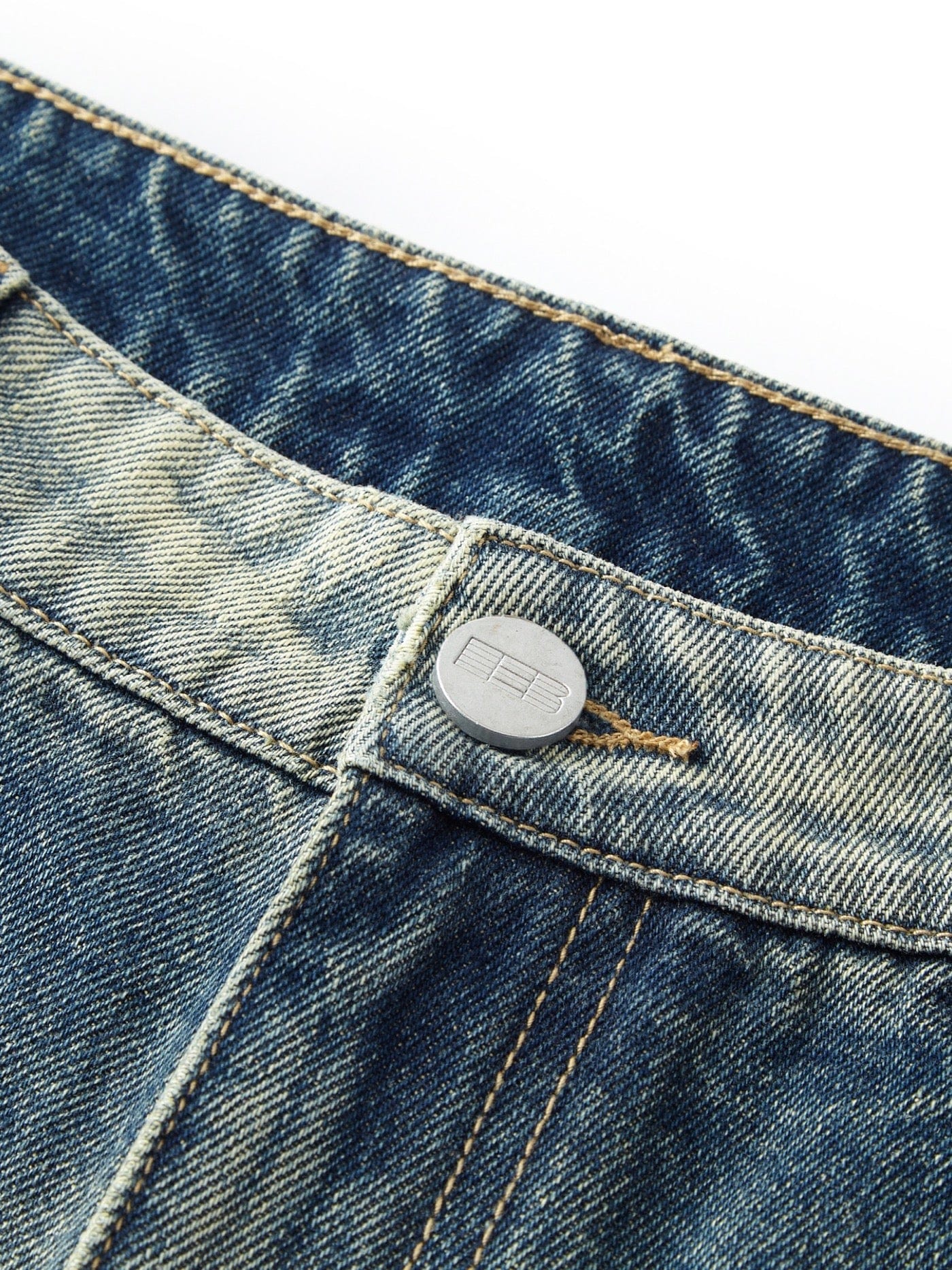 BONELESS Gradient Washed Straight Jeans