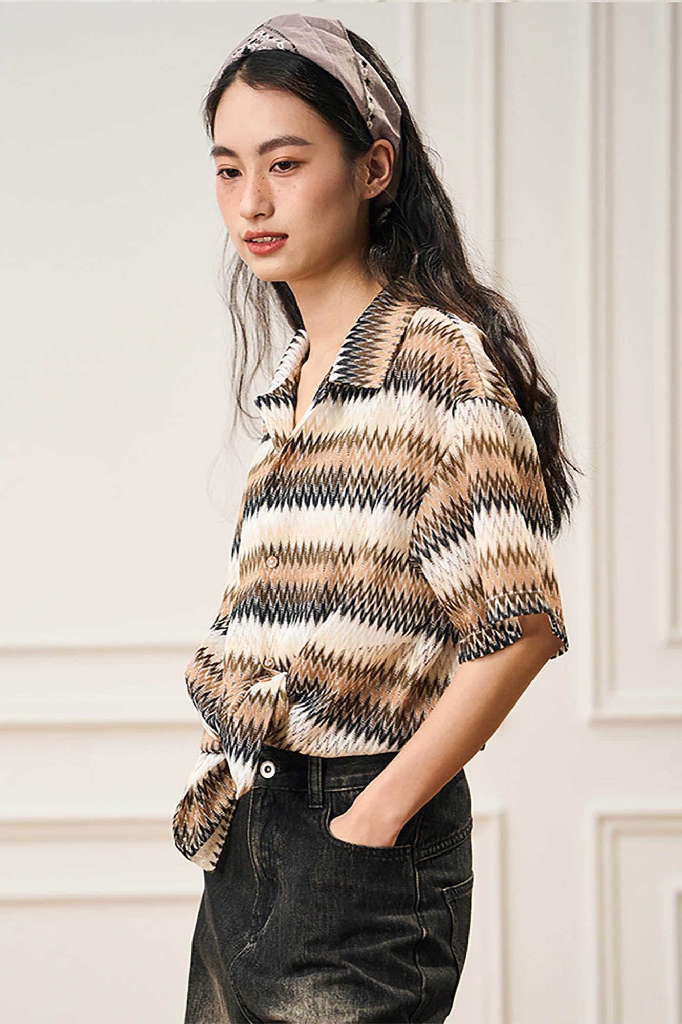 EPIC POETRY Geometric Ripple Knitted Half Shirt Brown