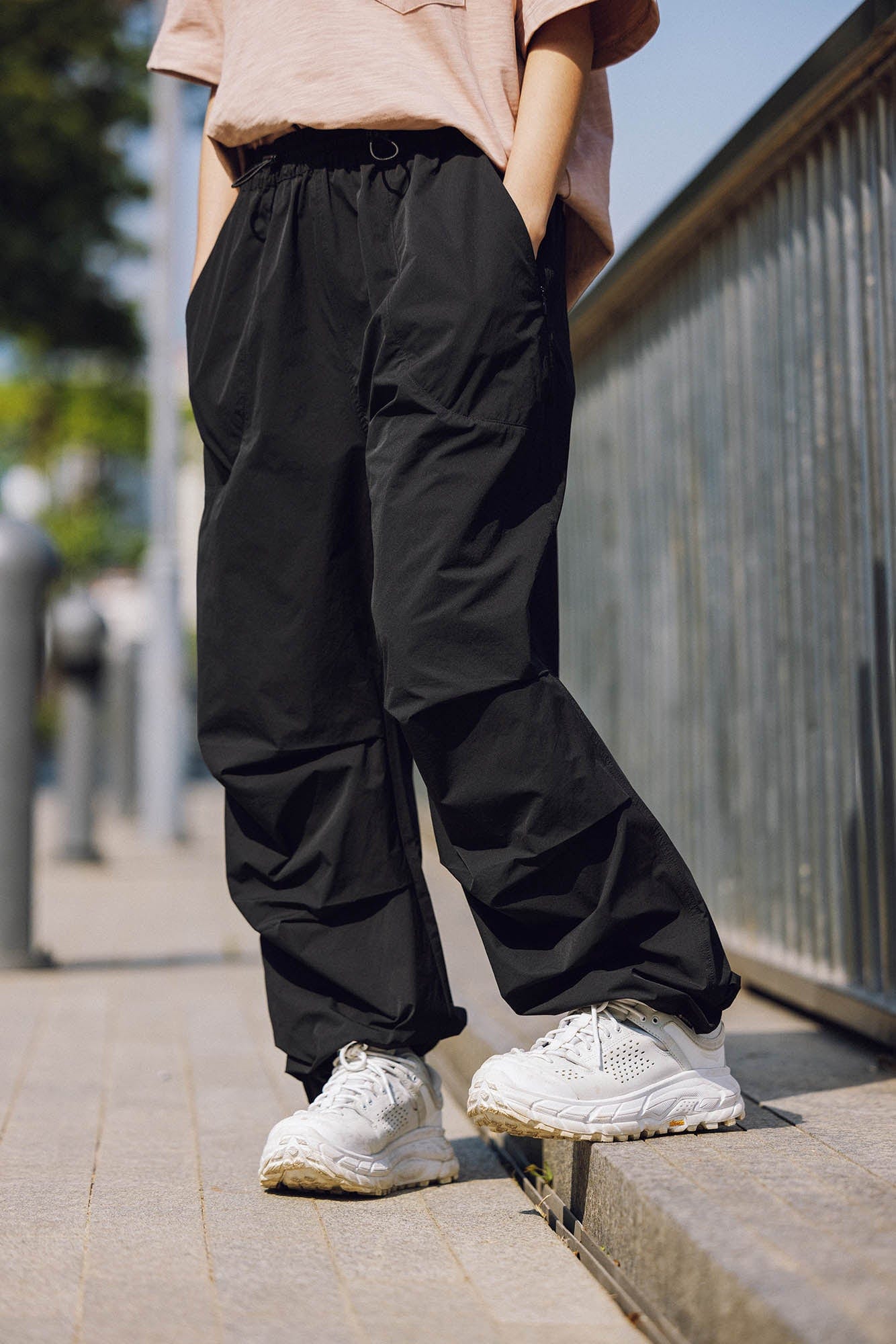 BANANA CLUB Quick-Dry Drawstring Crinkled Parachute Pants