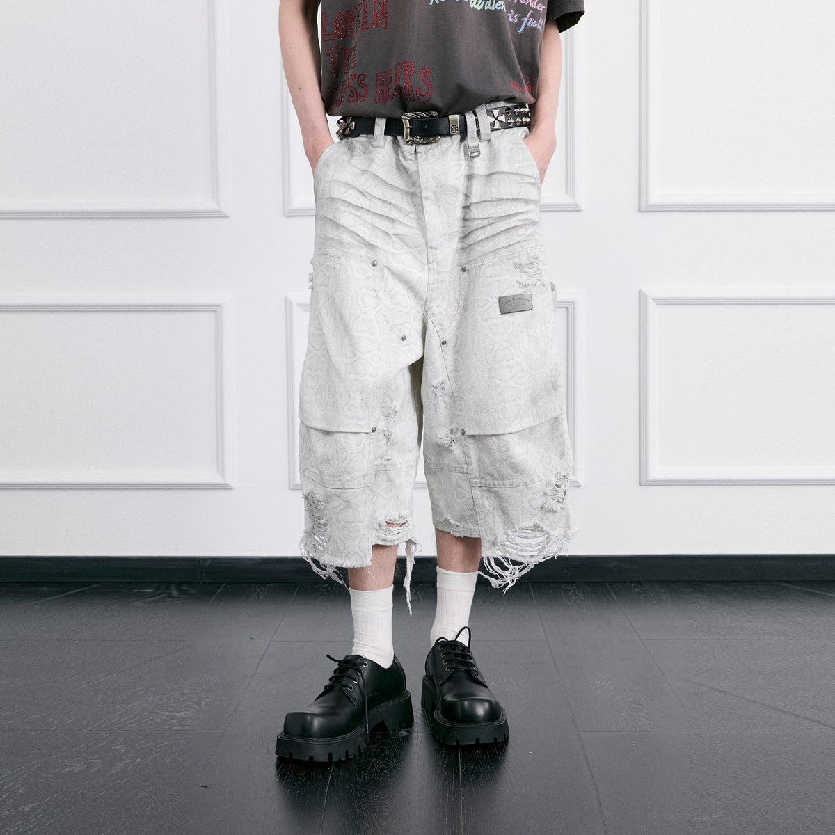 FACEONLAB Distressed Deconstructed Ripped Cargo Shorts
