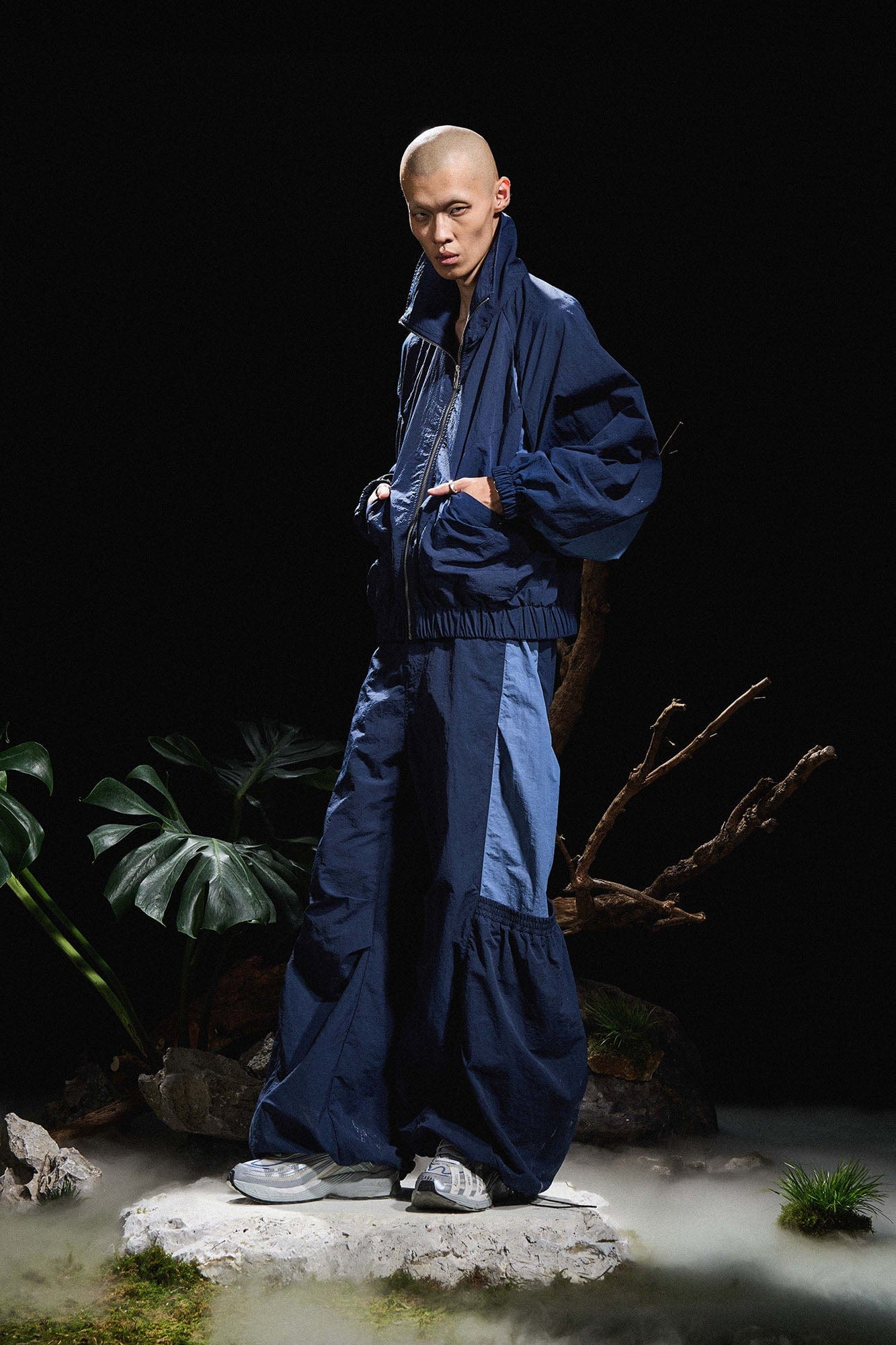 RELABEL Big-Pocket Pleated Oversized Curved Pants Blue