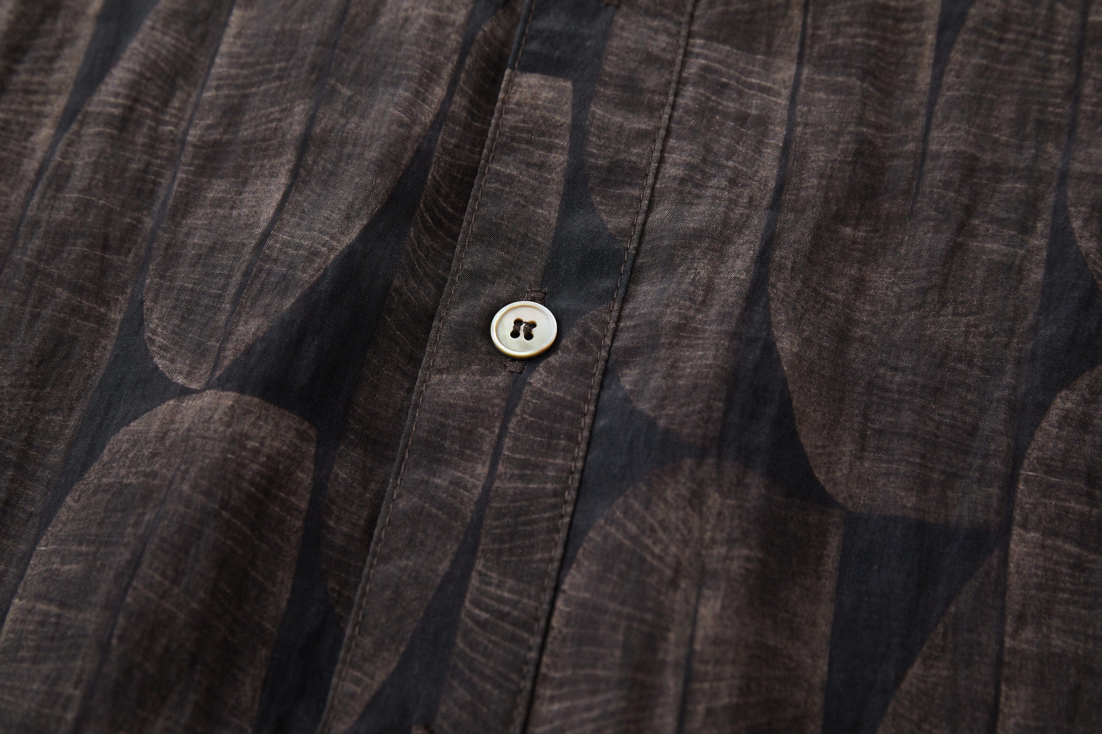 OPICLOTH Retro Textured Leaf Full-Print Half Shirt
