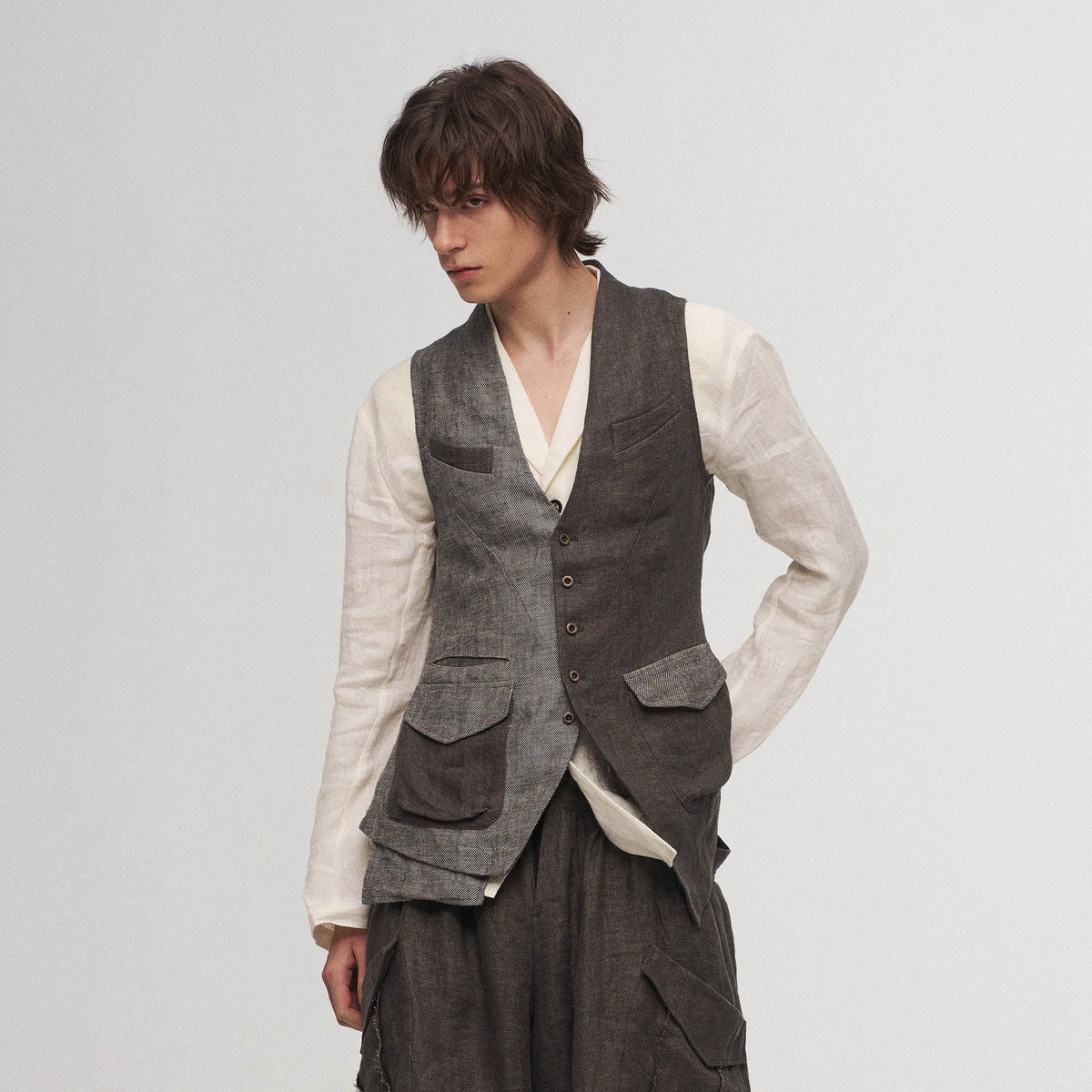 ILNya Nieternite Nifutur Asymmetrical Panelled Contrast Back-Tie Vest Gray