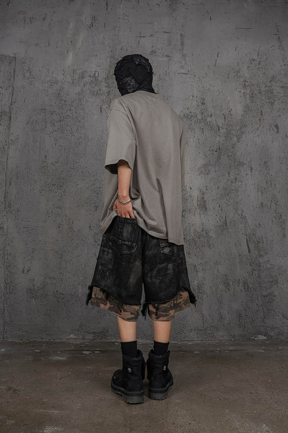 UNDERWATER Distressed Embroidery T-Shirt Light Sand