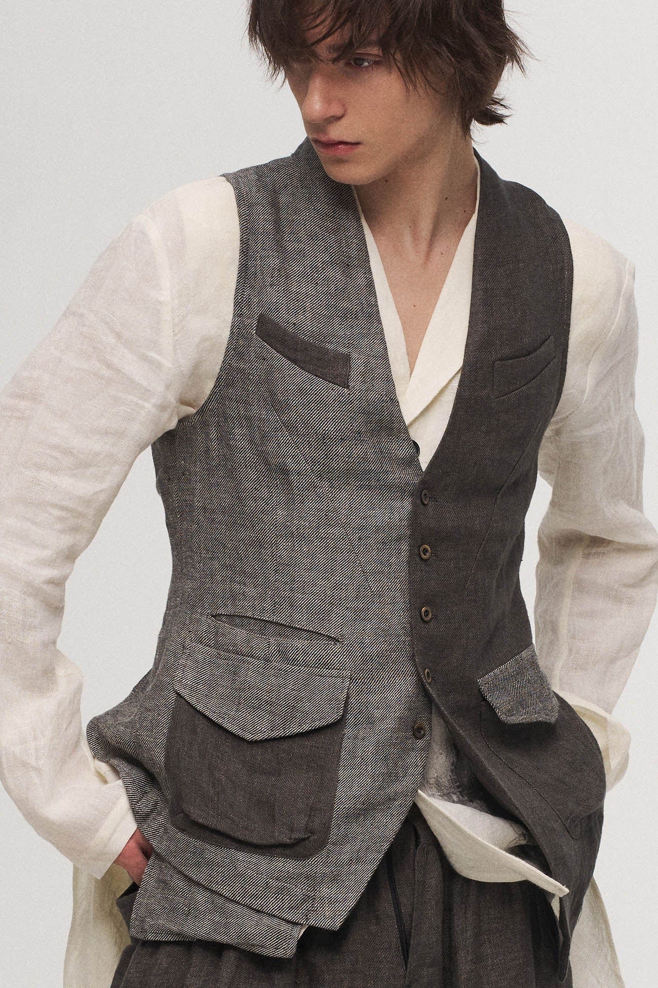 ILNya Nieternite Nifutur Asymmetrical Panelled Contrast Back-Tie Vest Gray