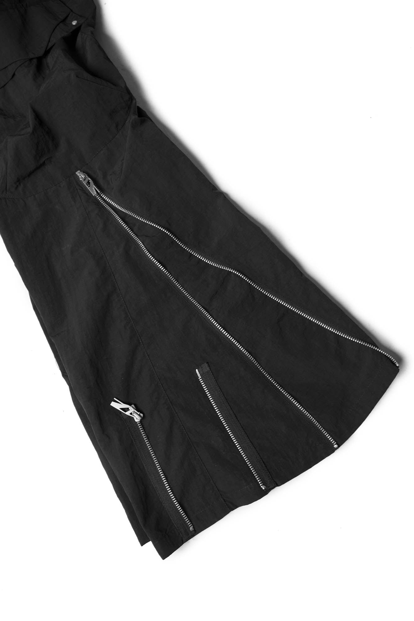 RELABEL Flared Multi-Zip Cargo Pants