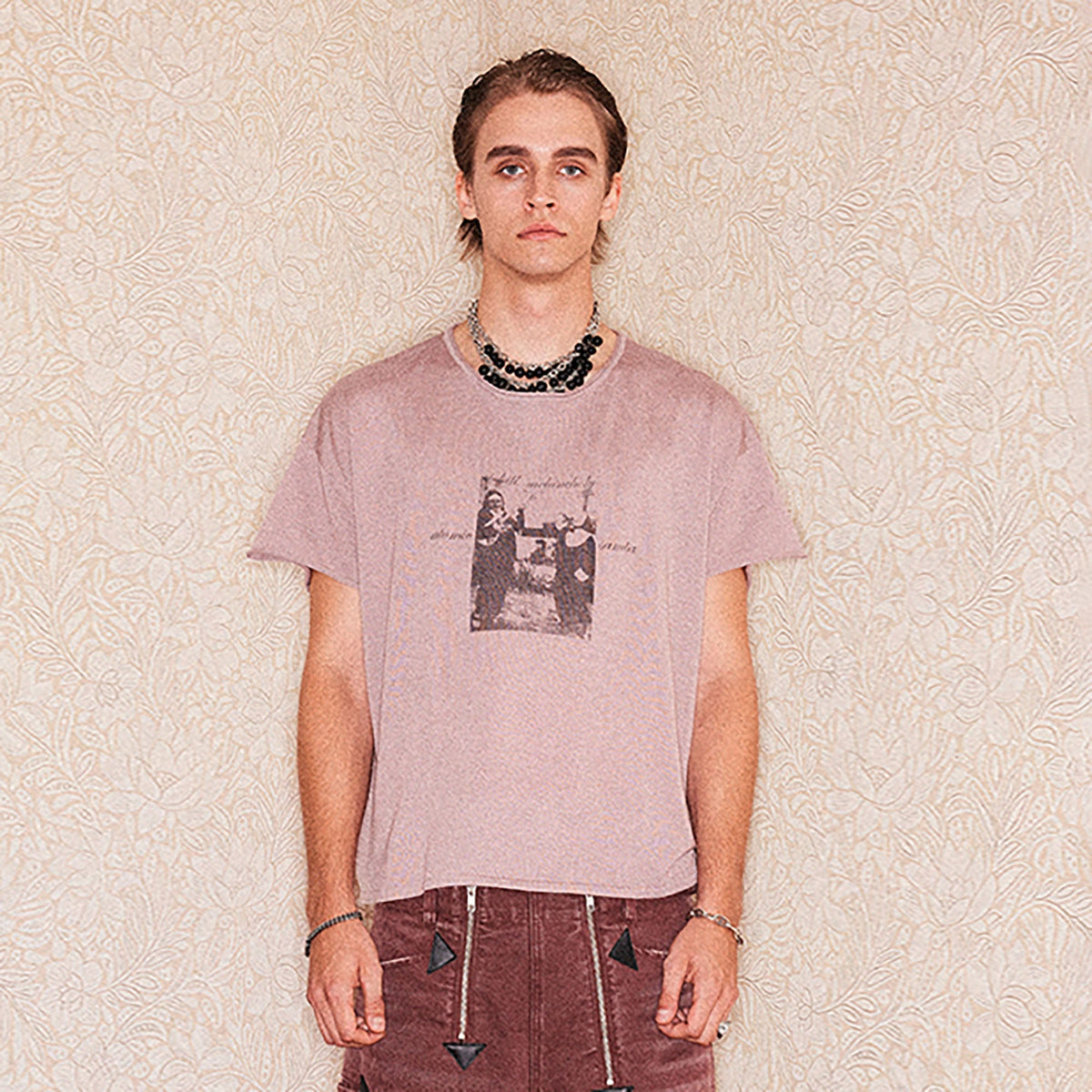 RICHILL Cat and Mouse Graphic Frayed Sleeve T-Shirt