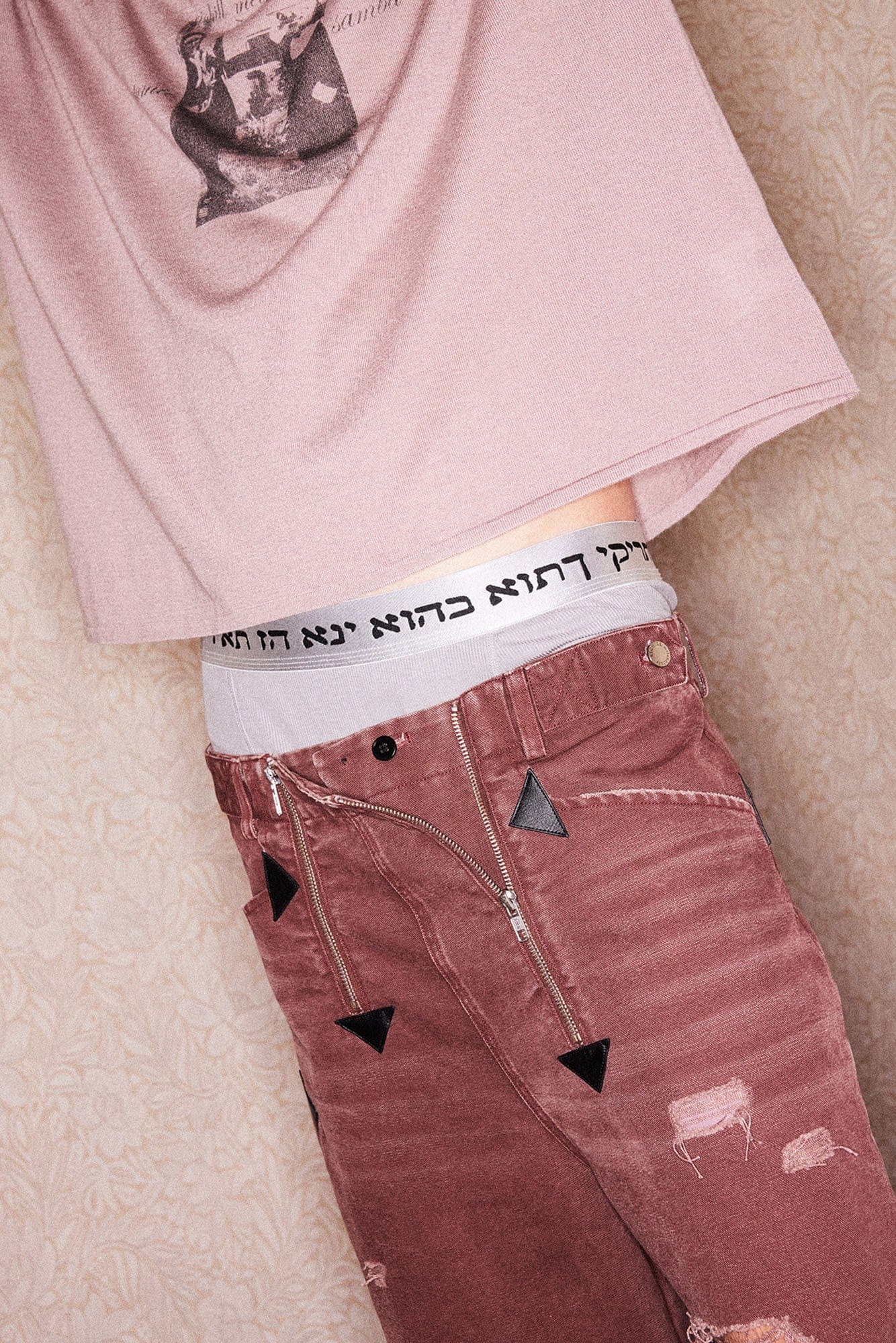 RICHILL Cat and Mouse Graphic Frayed Sleeve T-Shirt