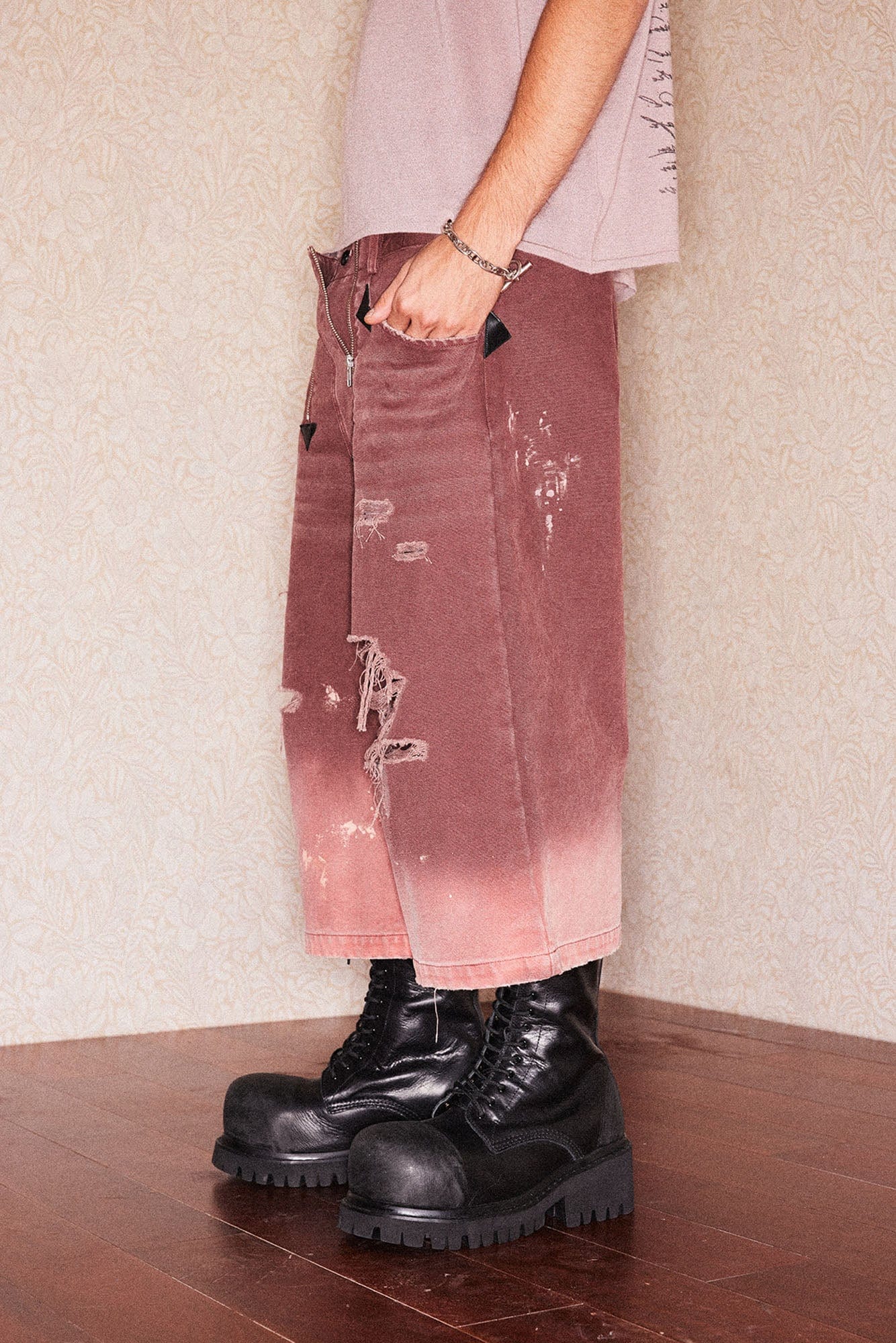 RICHILL Distressed Fade Washed Arrow Zipper Shorts