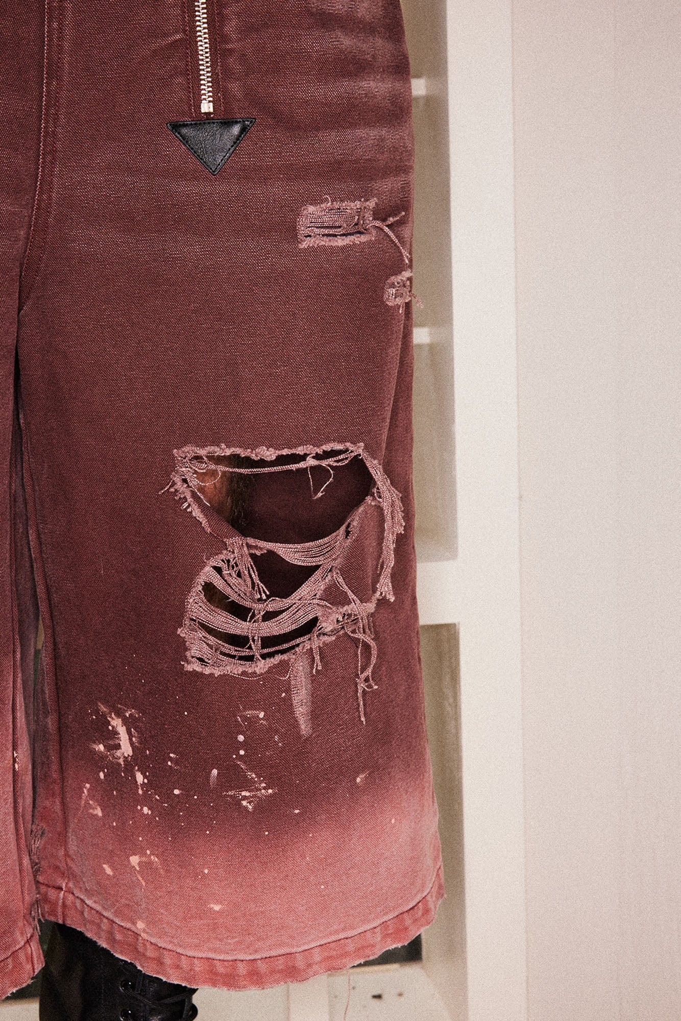 RICHILL Distressed Fade Washed Arrow Zipper Shorts