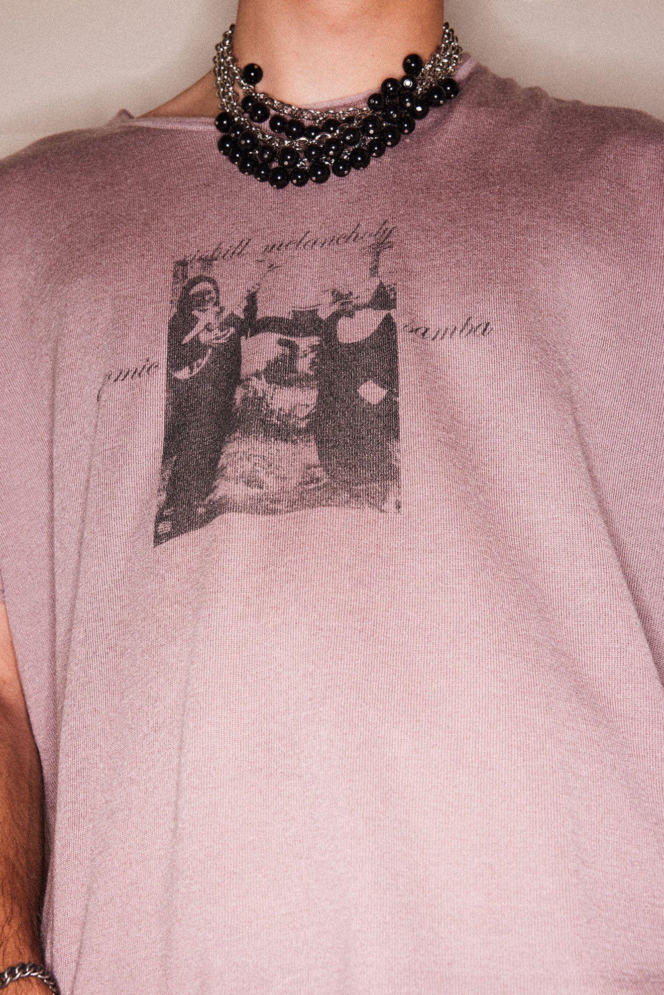 RICHILL Cat and Mouse Graphic Frayed Sleeve T-Shirt