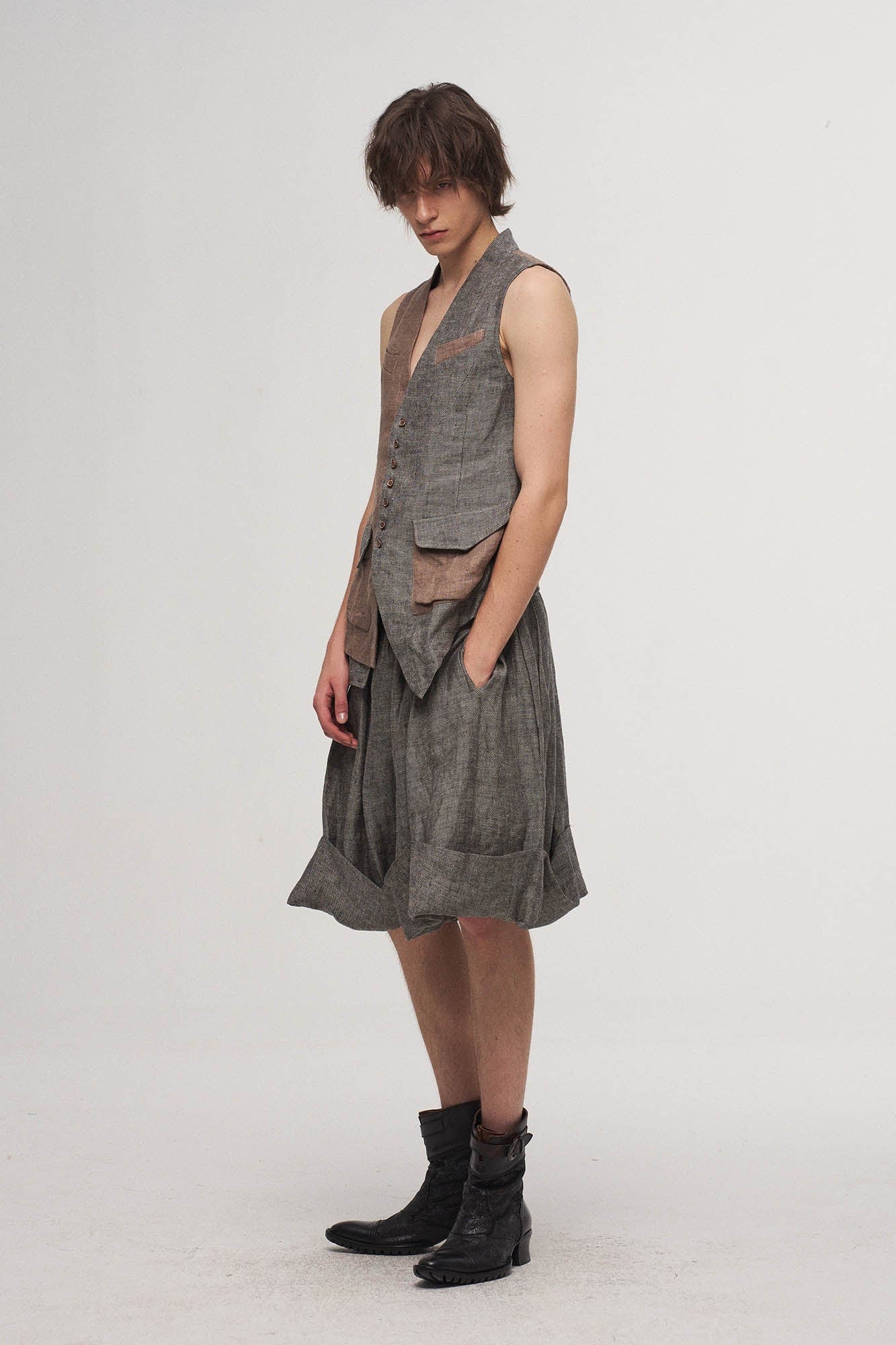 ILNya Nieternite Nifutur Crinkled Fold-Hem Pleated Linen Shorts