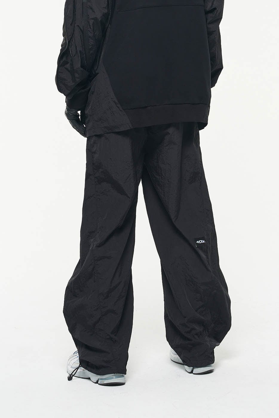 RELABEL Drawstring Pleated Wide-Leg Pants