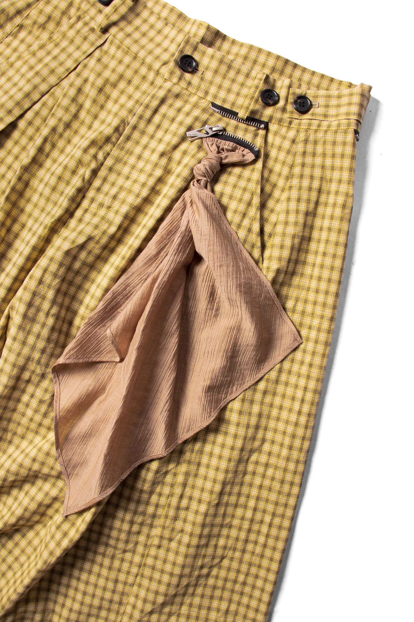 RELABEL Detachable Scarf Grid Pleated Shorts