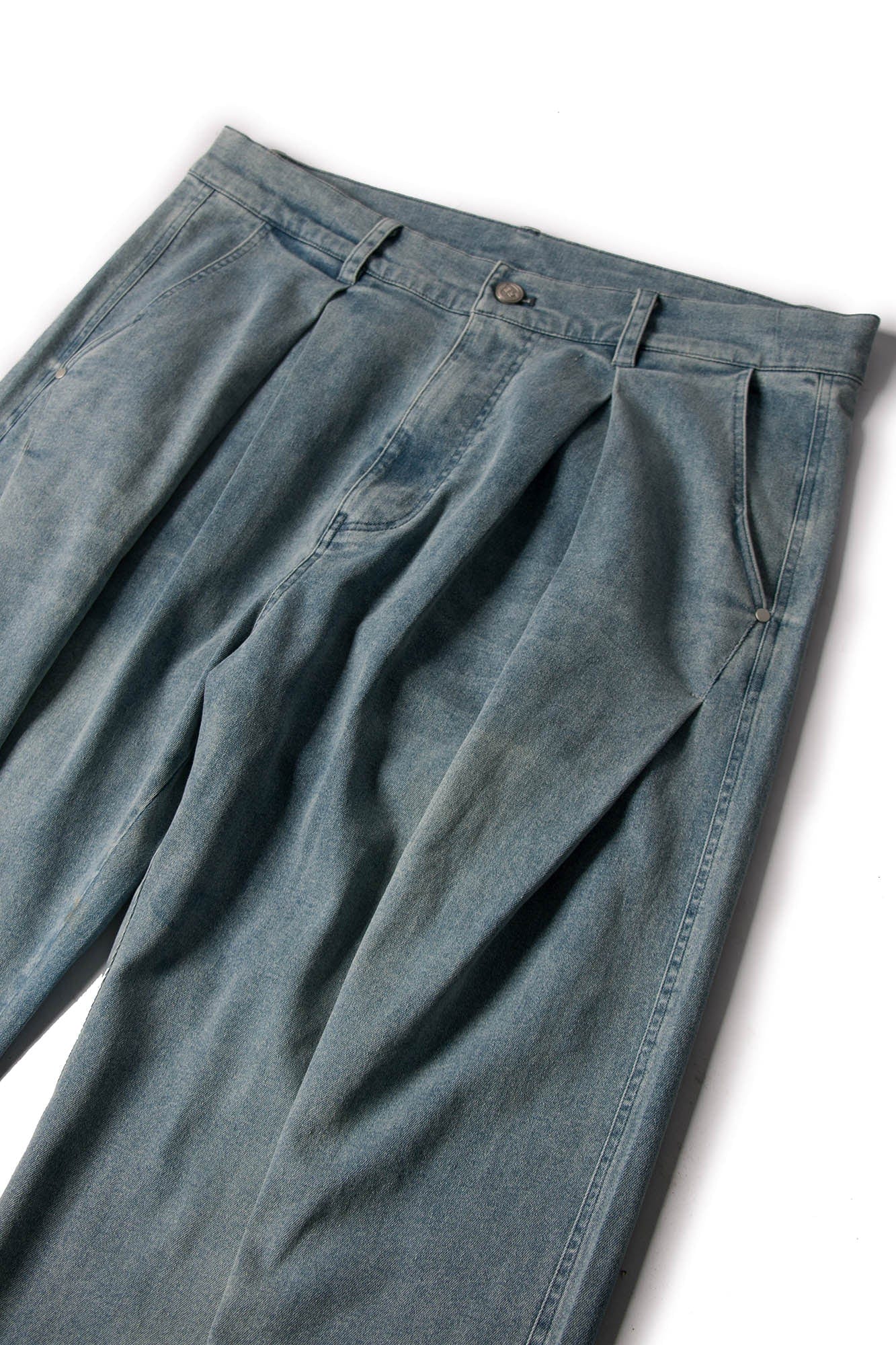 RELABEL Washed Pleated Waist Baggy Jeans