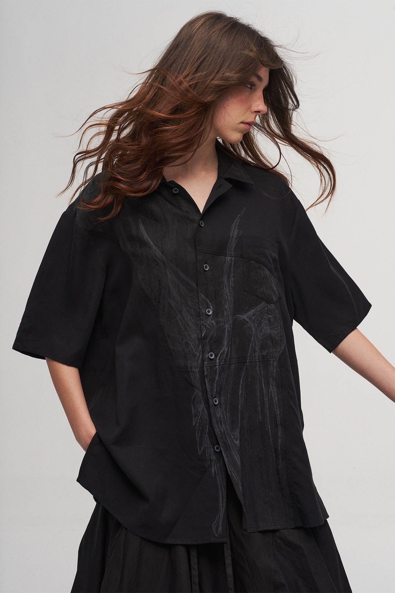 ILNya Nieternite Nifutur Dark Angel Paneled Half Shirt