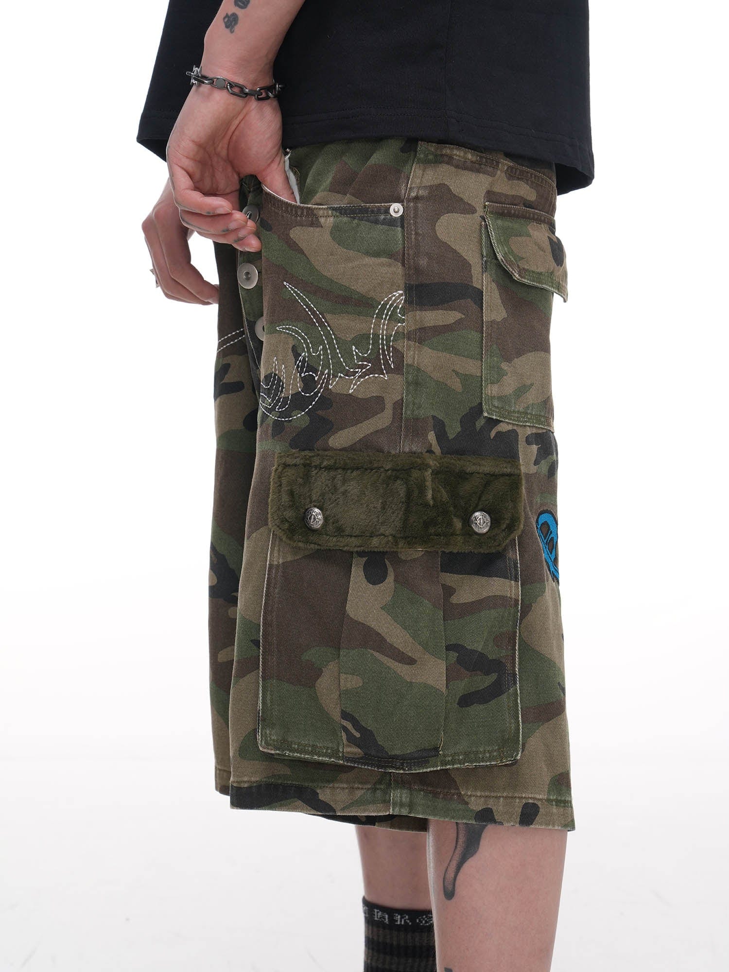 PHANTOMHUNTER Multi-Pocket Spliced Embroidered Camo Shorts