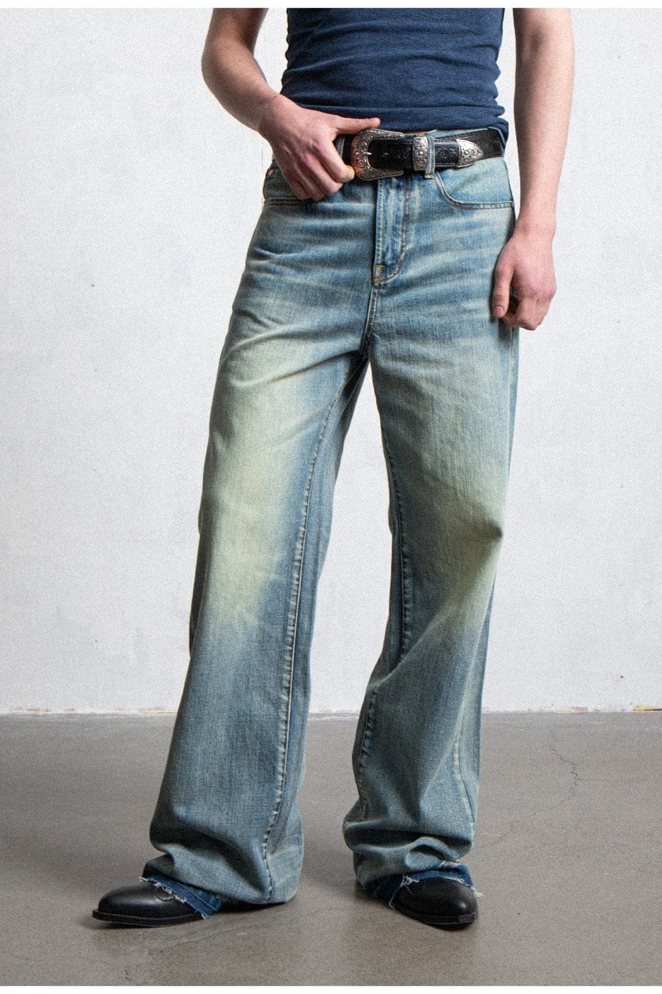 LEONSENSE Raw Edge Washed Flared Jeans