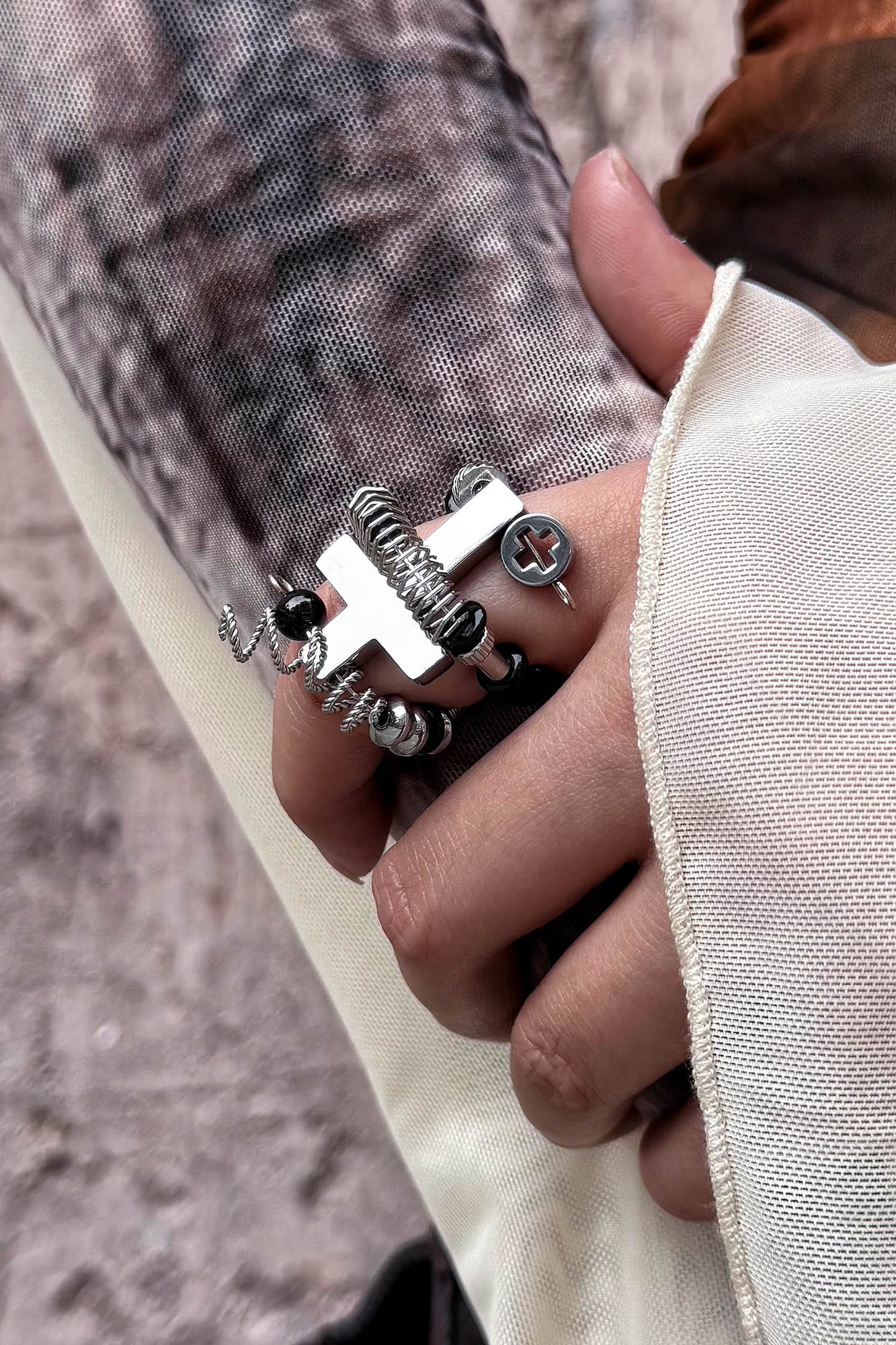 ILLUSORY Neo Era Cross Ring
