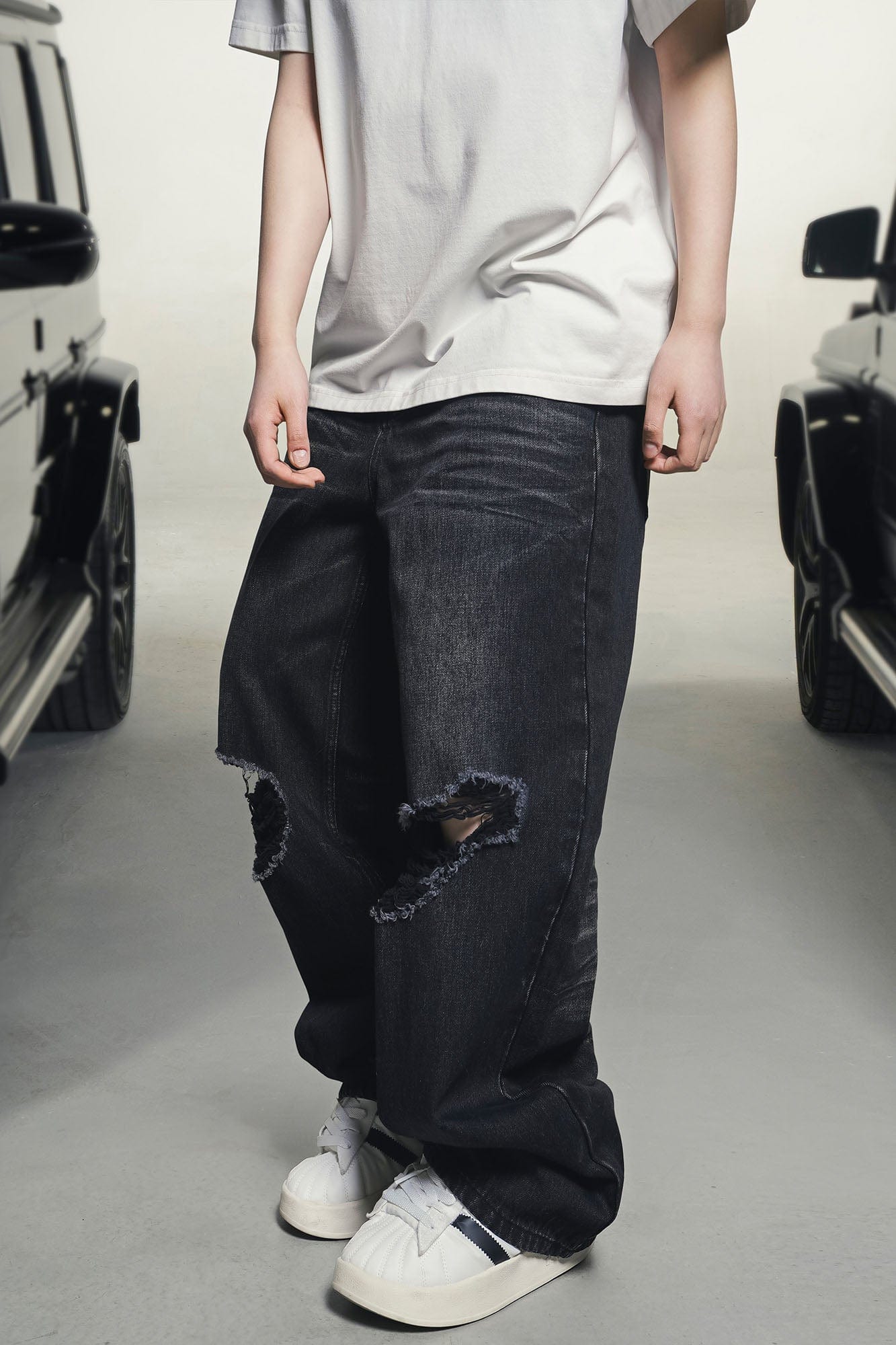 MAKEMORE Retro Washed Ripped Straight-Leg Jeans