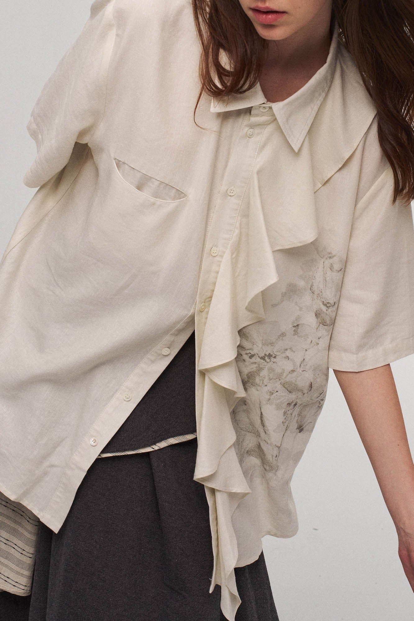 ILNya Nieternite Nifutur Asymmetrical Ruffle Iris Half Shirt